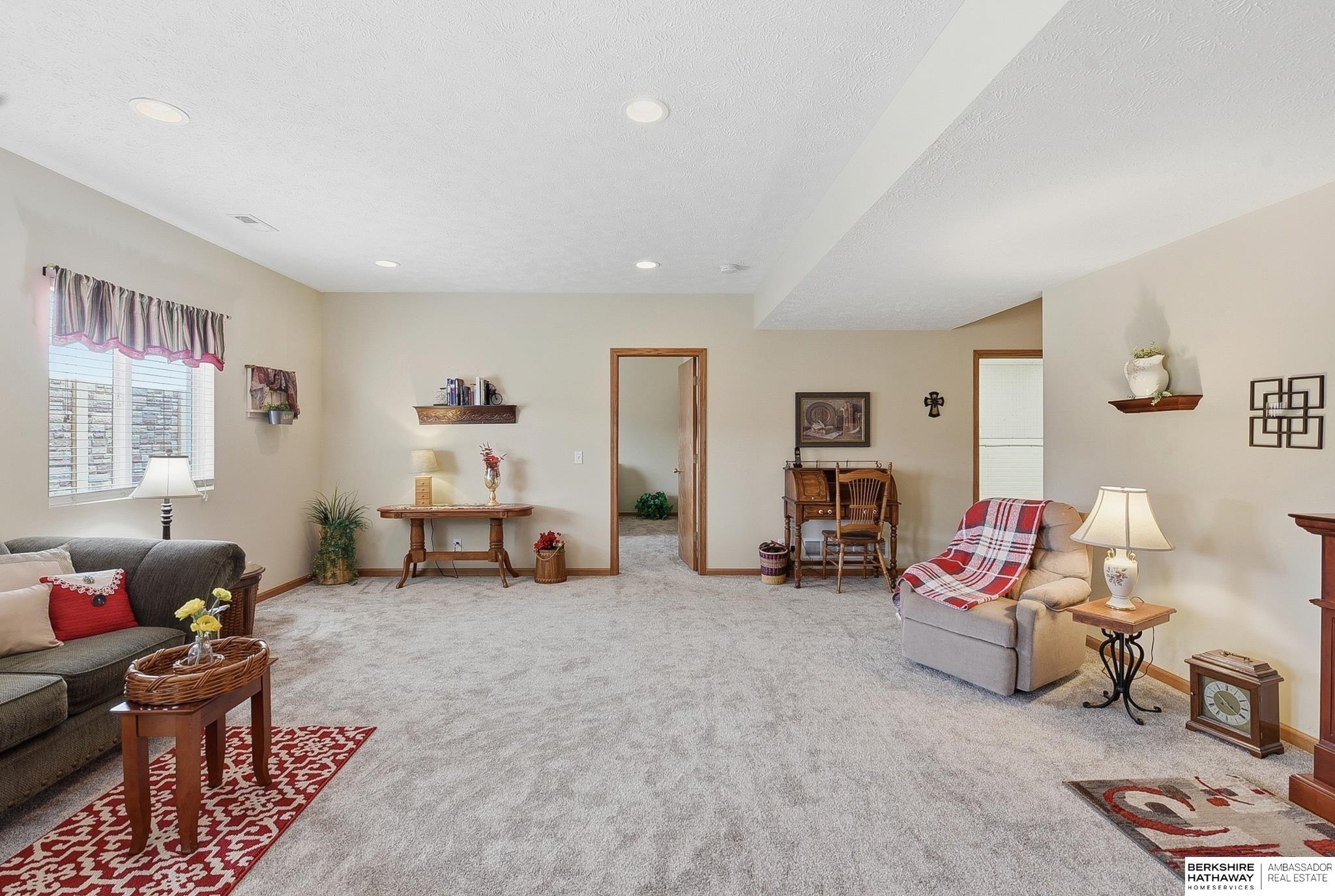 15512 Parker Street, Omaha, NE, 68154