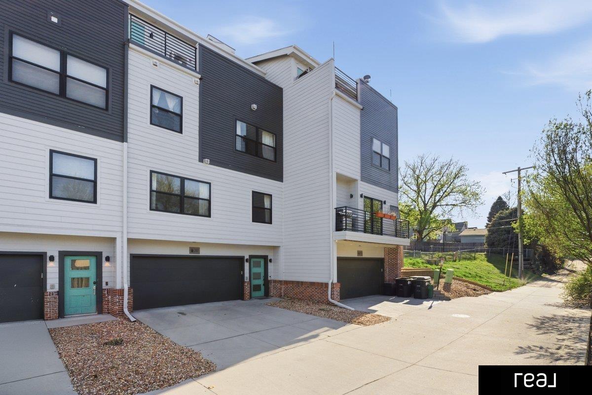 3117 mayberry Plaza, Omaha, NE, 68105