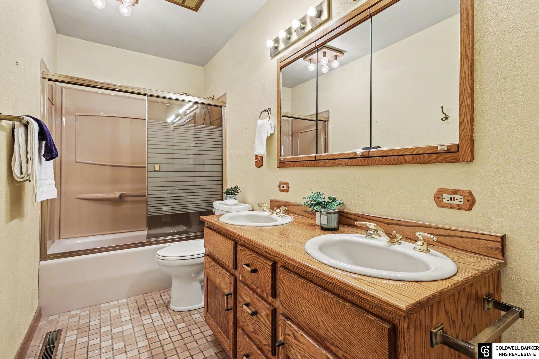 6700 S Bermuda Drive, Lincoln, NE, 68506