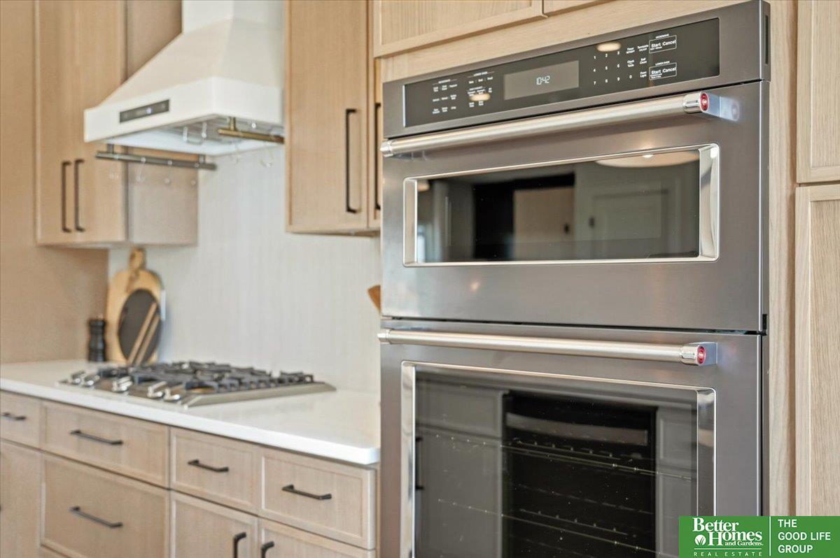 8177 185 Street, Omaha, NE, 68136