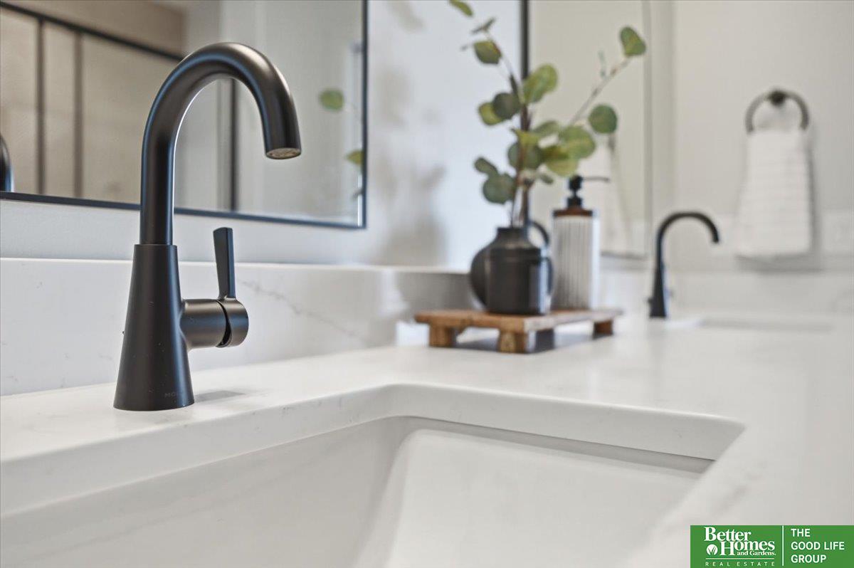 8177 185 Street, Omaha, NE, 68136