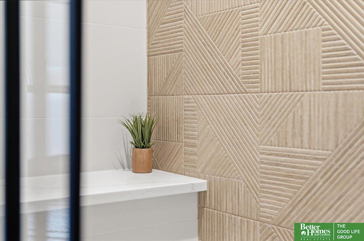 8177 185 Street, Omaha, NE, 68136