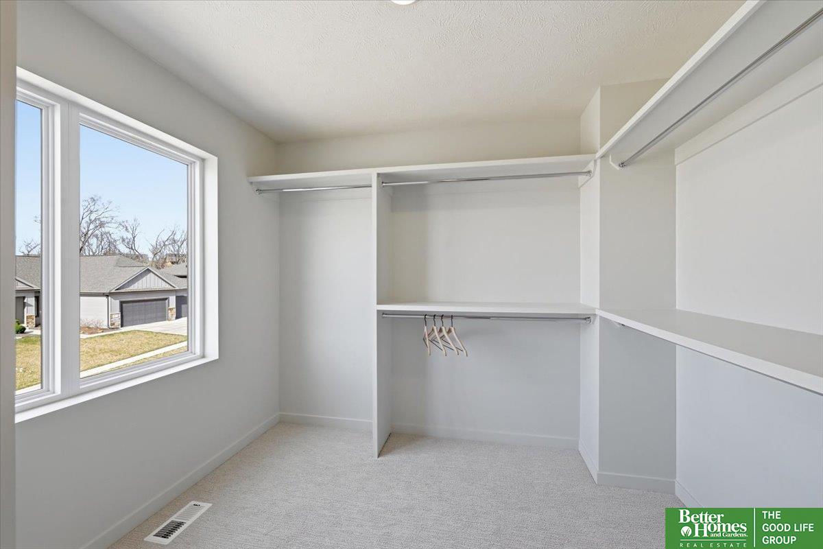 8177 185 Street, Omaha, NE, 68136