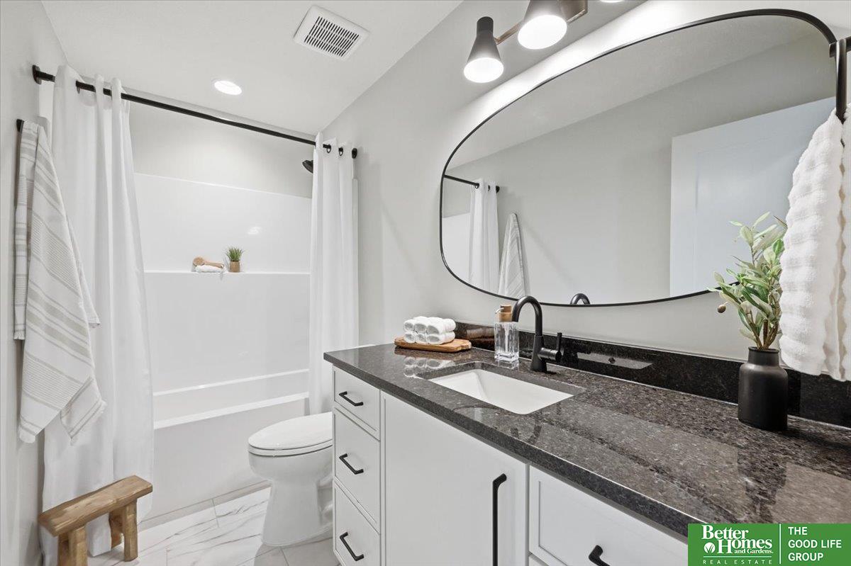 8177 185 Street, Omaha, NE, 68136