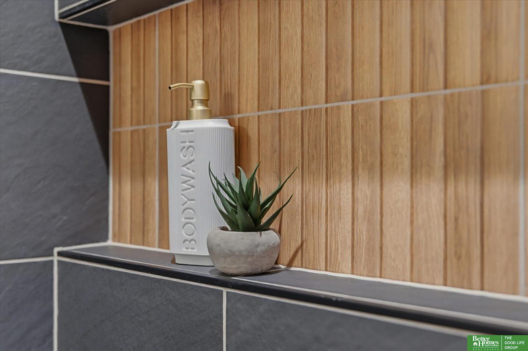 8177 185 Street, Omaha, NE, 68136