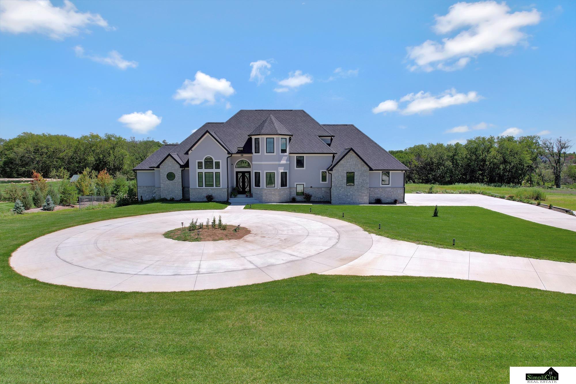 17380 77 Point, Hickman, NE, 68372