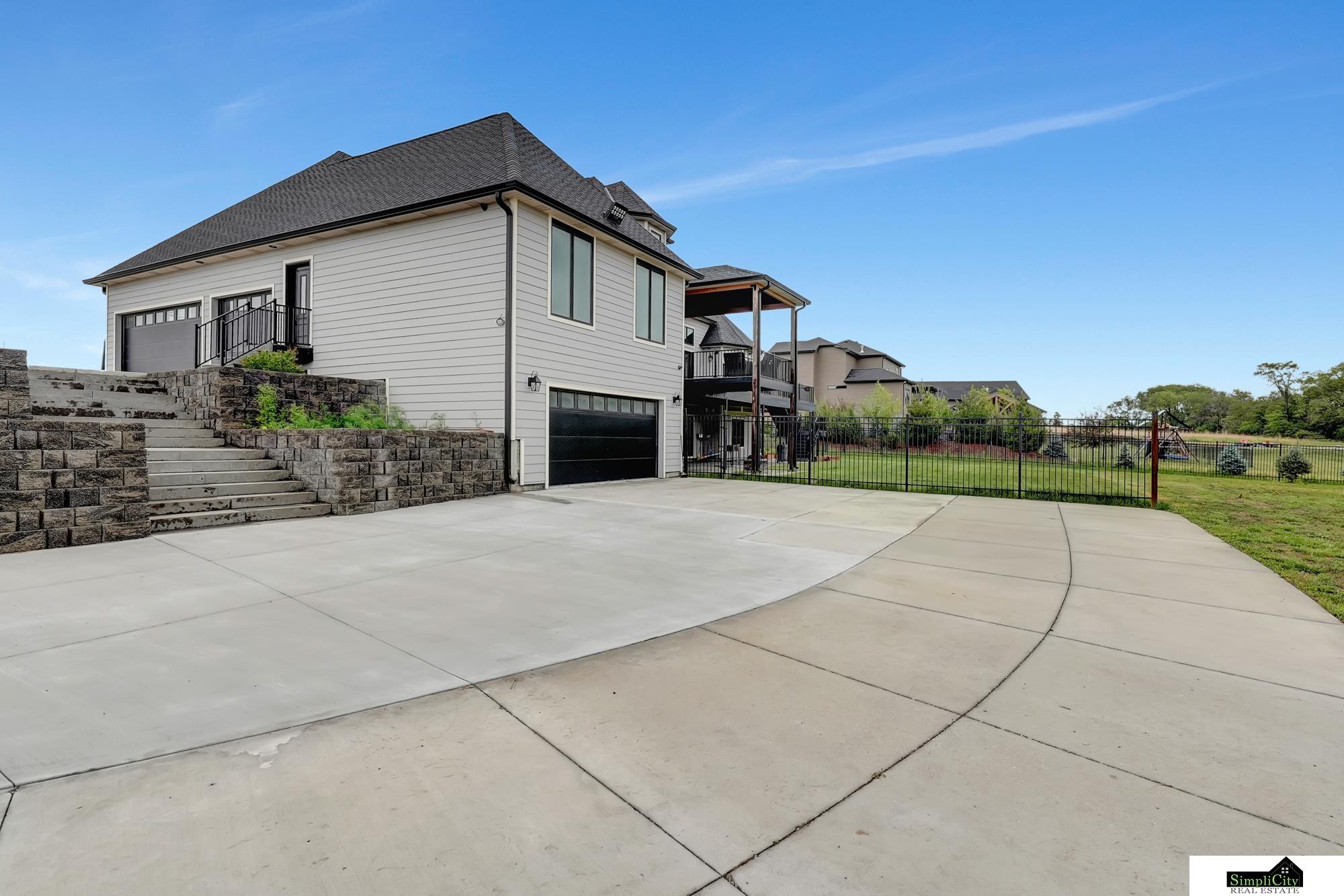 17380 77 Point, Hickman, NE, 68372