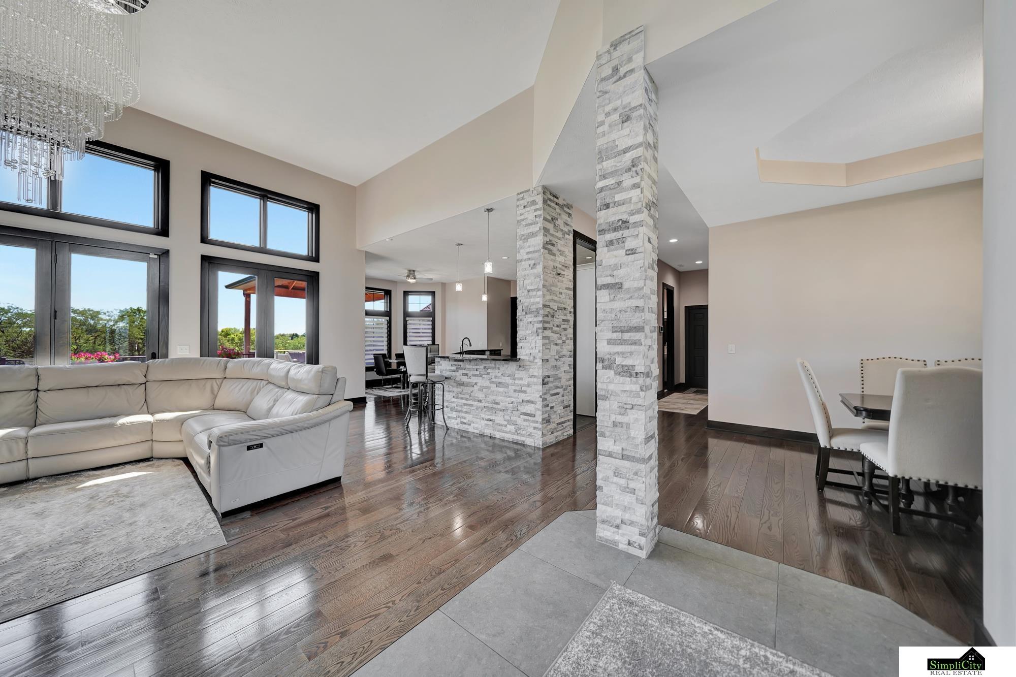 17380 77 Point, Hickman, NE, 68372
