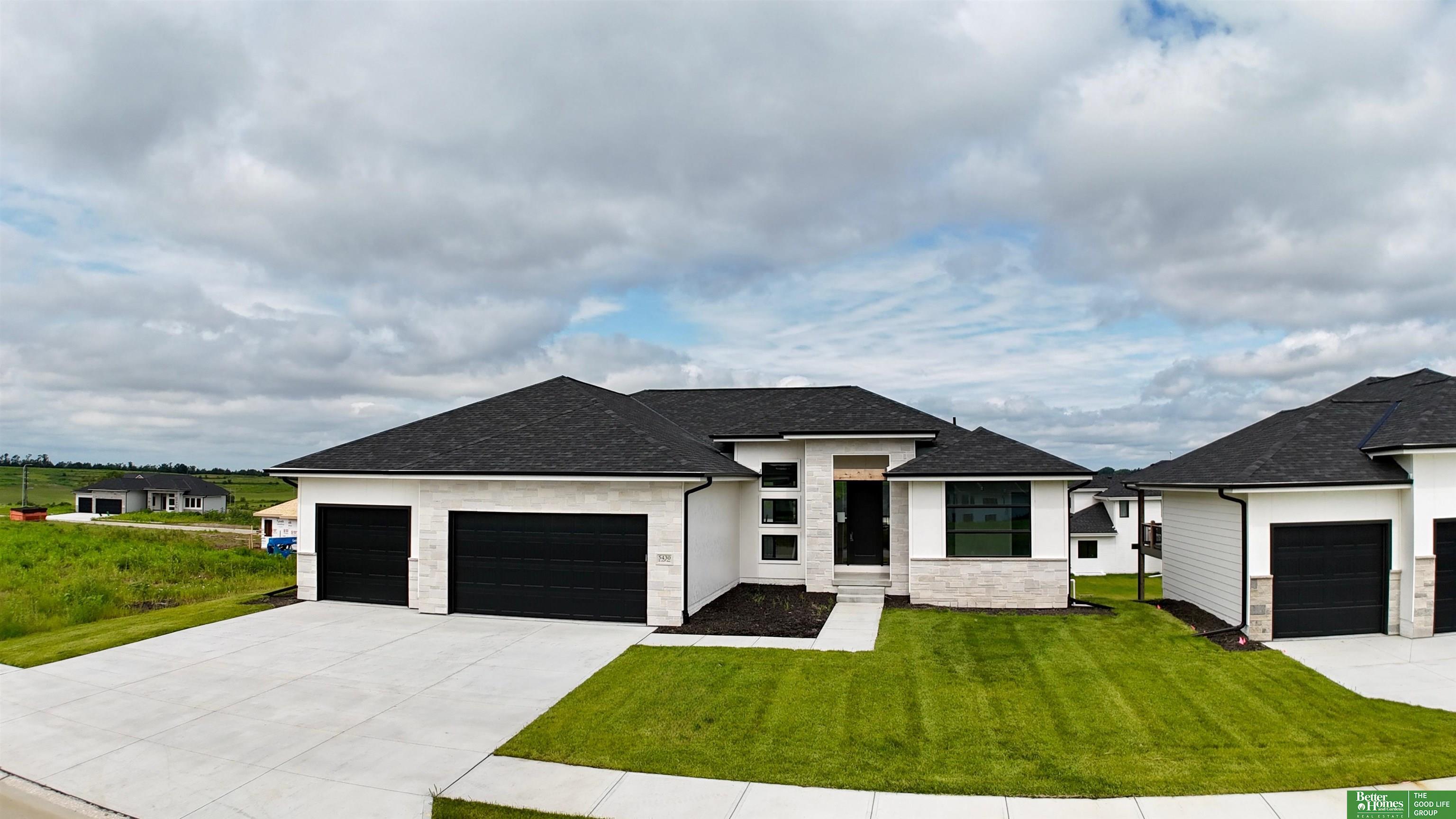 5430 212 Avenue, Elkhorn, NE, 68022