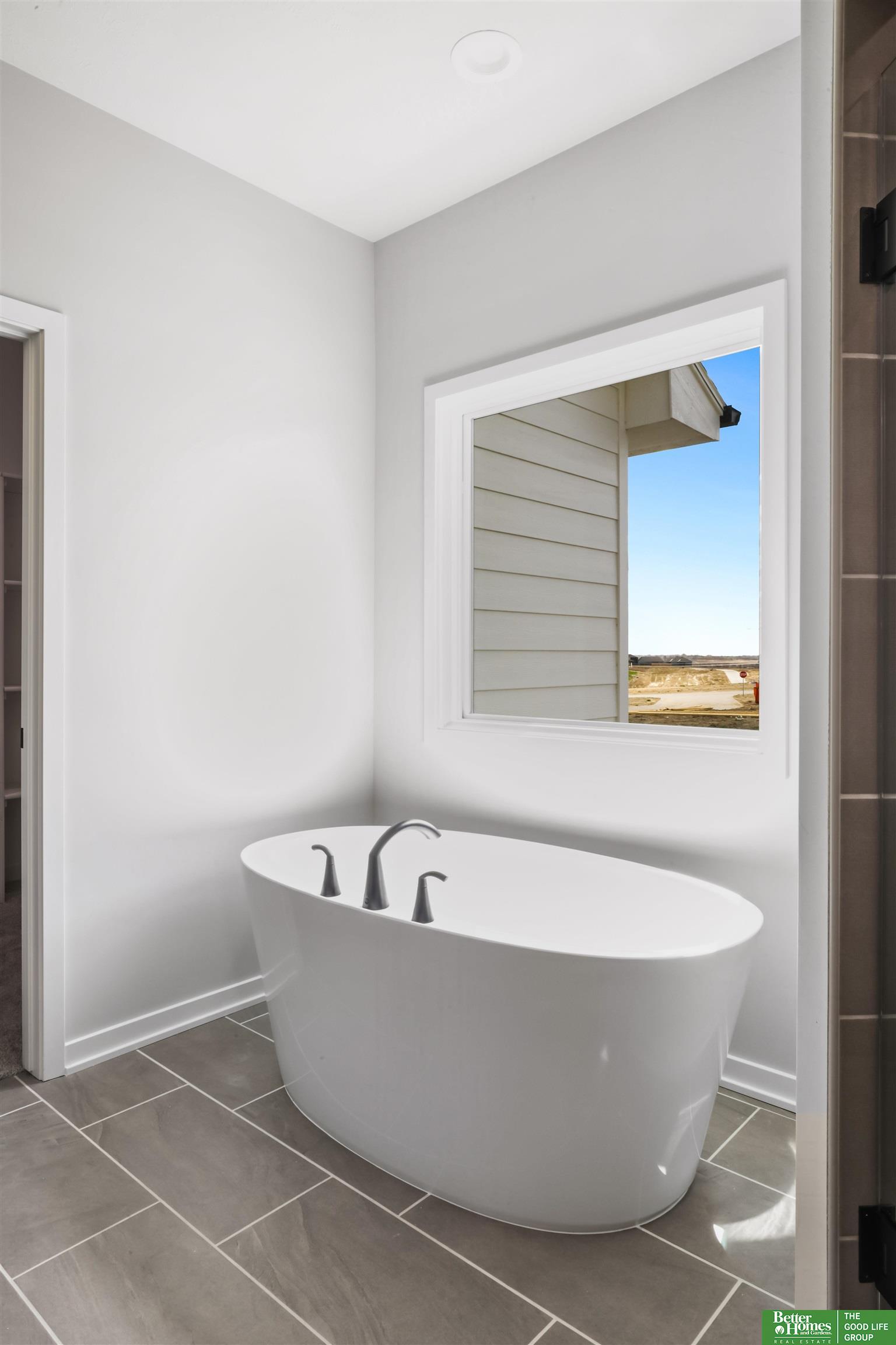 5430 212 Avenue, Elkhorn, NE, 68022