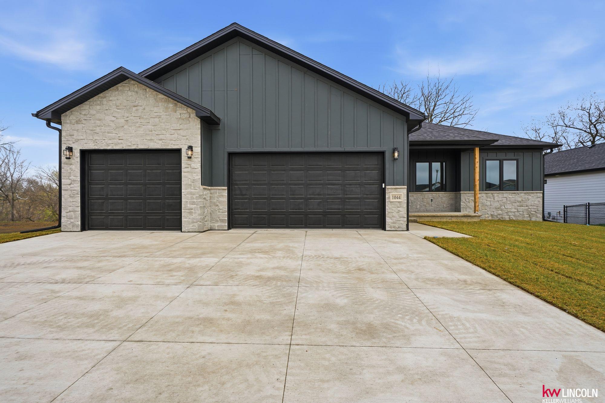 1044 Tuscan Trail, Hickman, NE, 68372