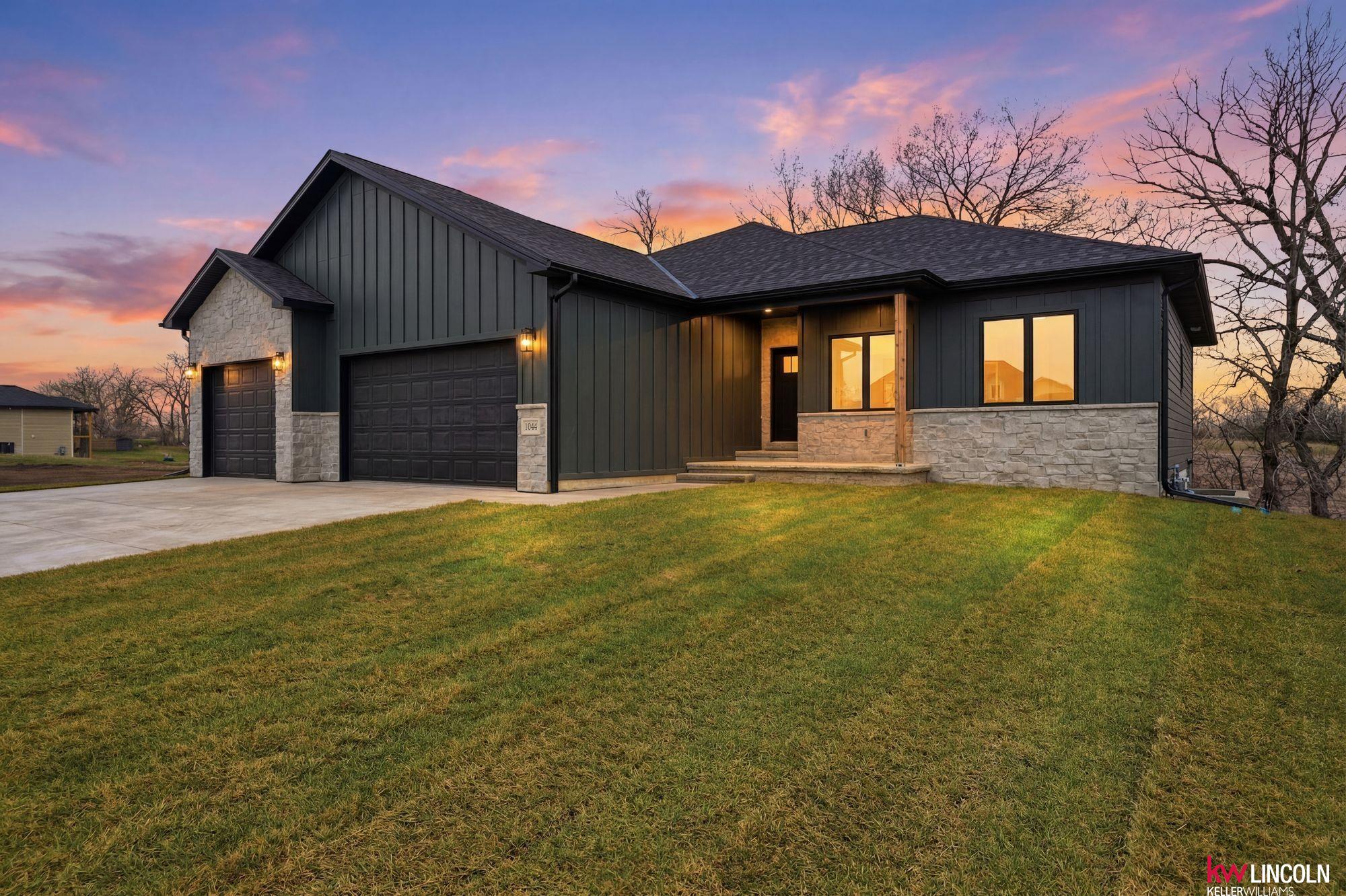 1044 Tuscan Trail, Hickman, NE, 68372