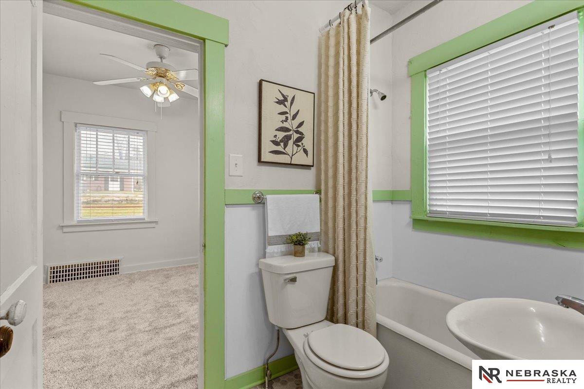 2244 S 33rd Street, Lincoln, NE, 68506