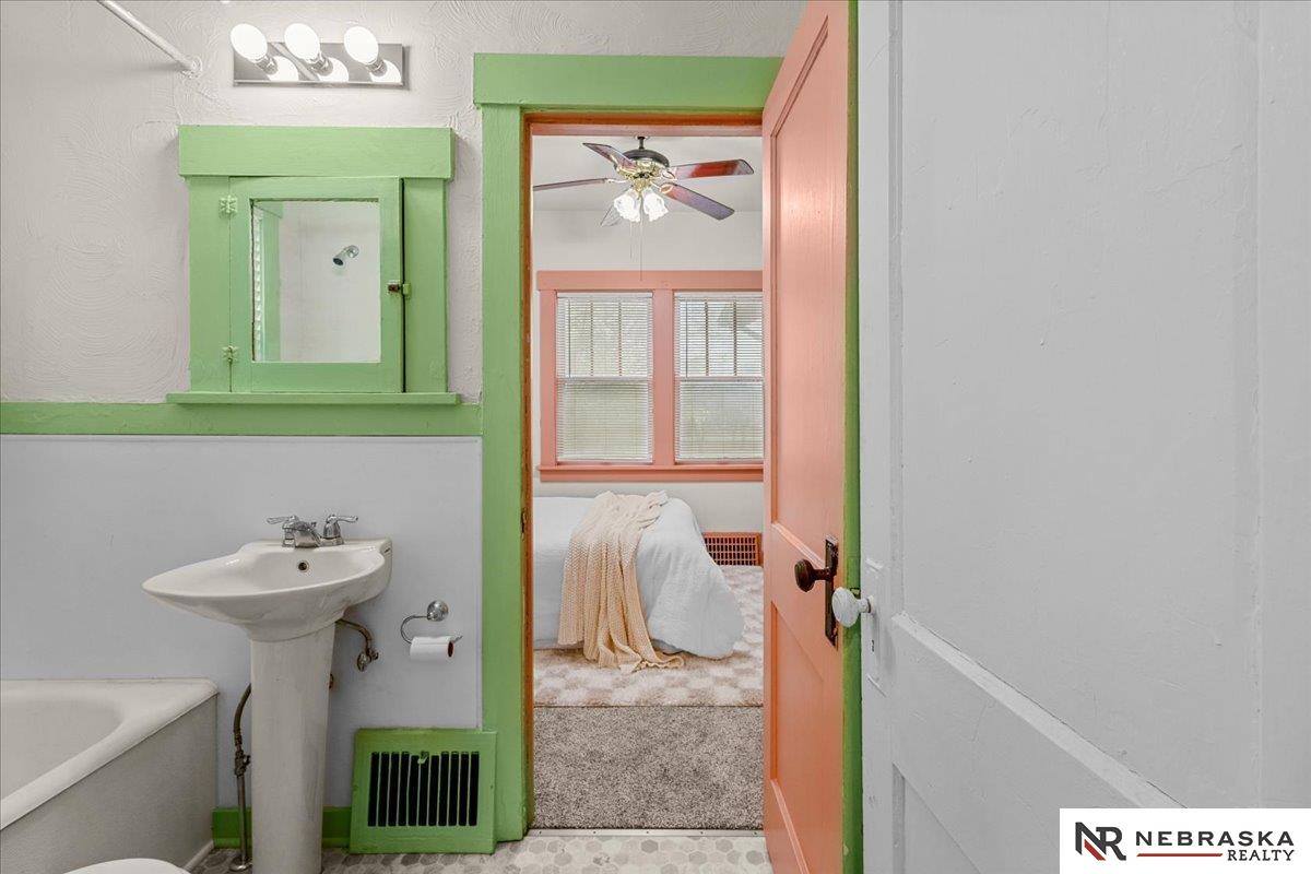 2244 S 33rd Street, Lincoln, NE, 68506