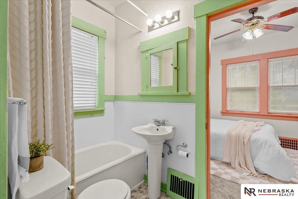 2244 S 33rd Street, Lincoln, NE, 68506