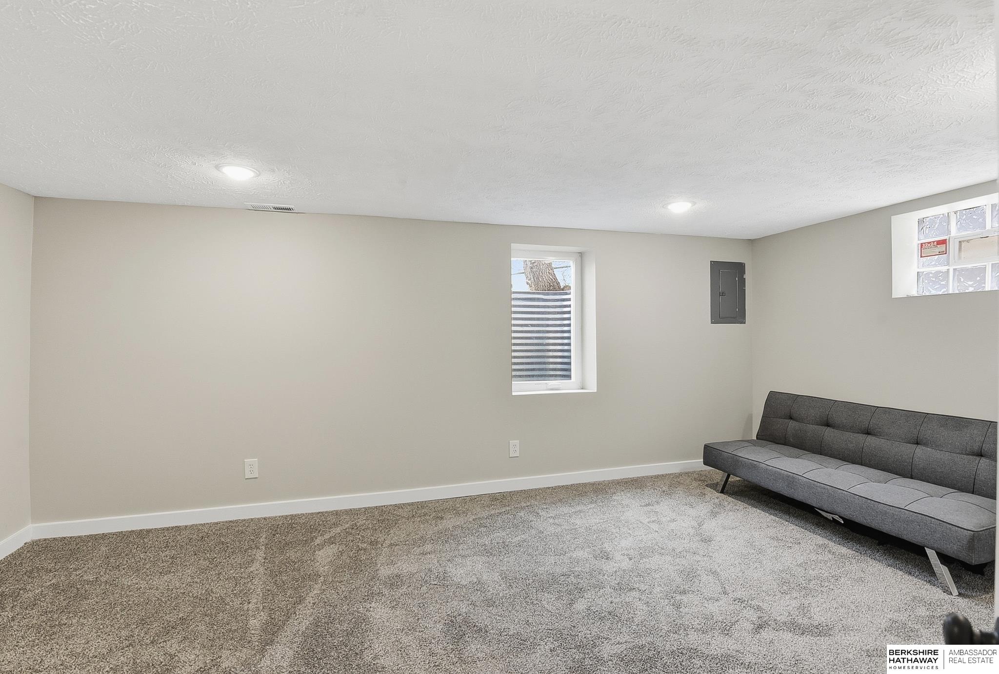 2730 Whitmore Street, Omaha, NE, 68112