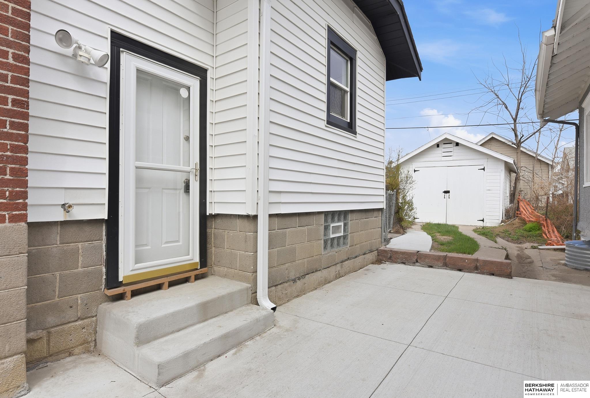 2730 Whitmore Street, Omaha, NE, 68112