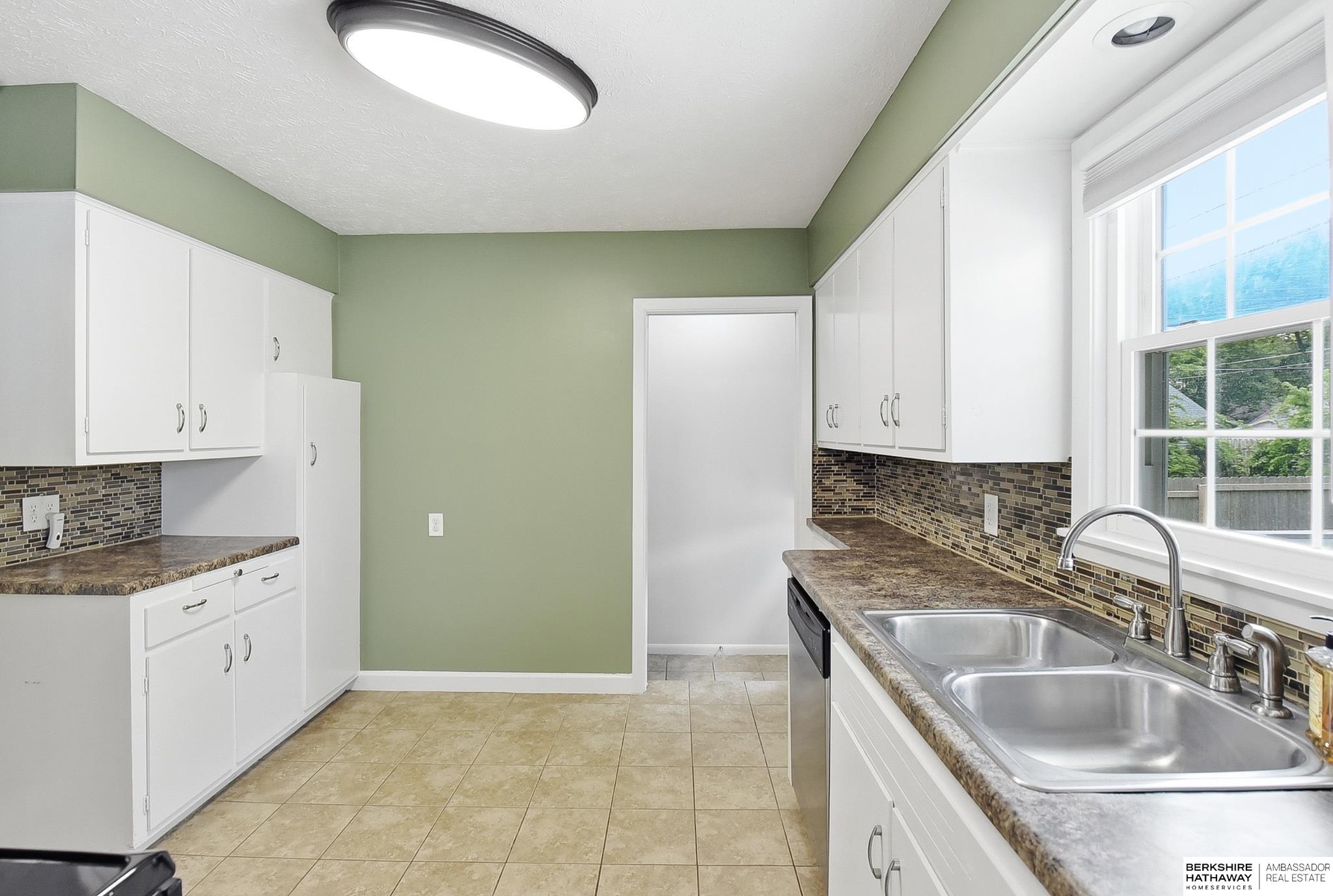 2528 N 62nd Street, Omaha, NE 68104 — MLS #22609146 — photo 14 of 36