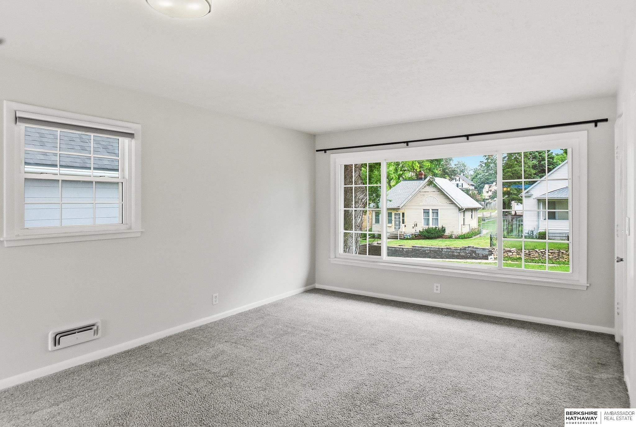 2528 N 62nd Street, Omaha, NE 68104 — MLS #22609146 — photo 6 of 36