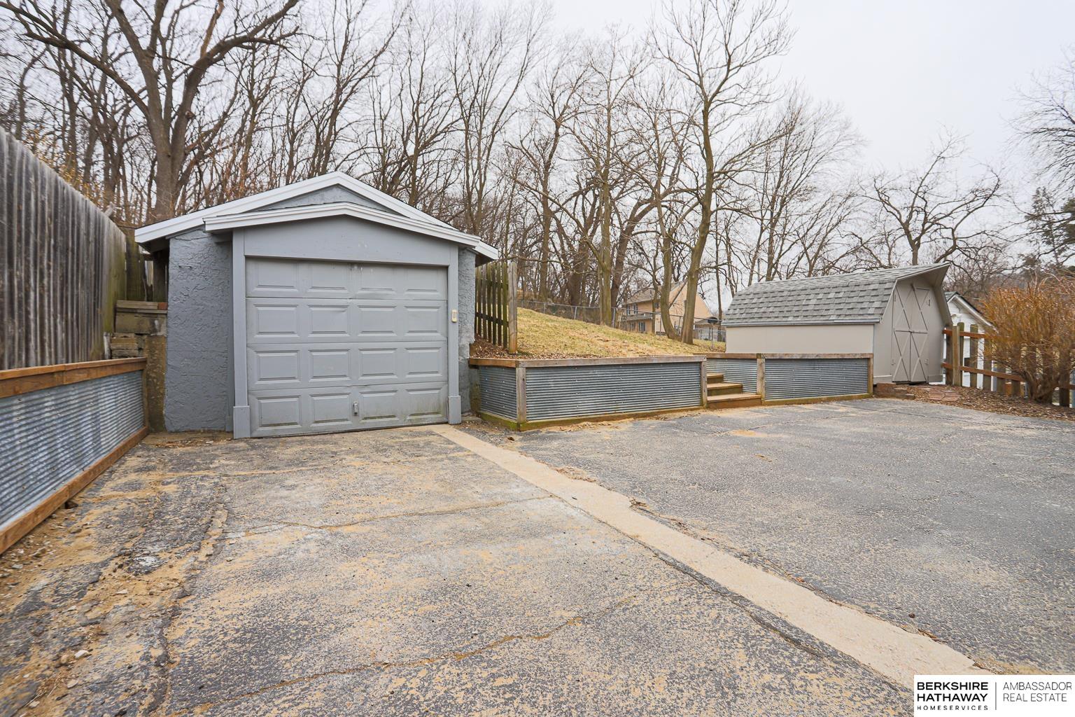 111 Locust Lodge Avenue, Council Bluffs, IA, 51503