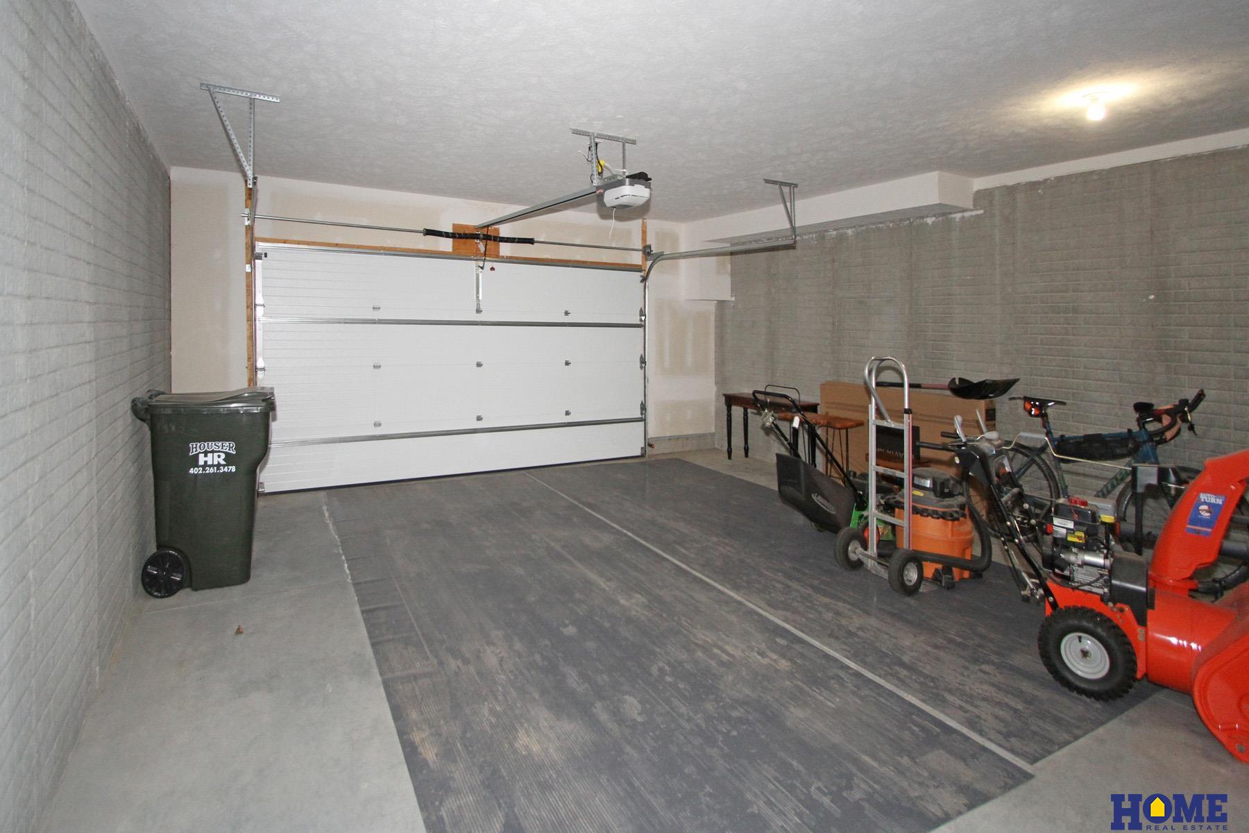 7205 Kentwell Lane, Lincoln, NE, 68516