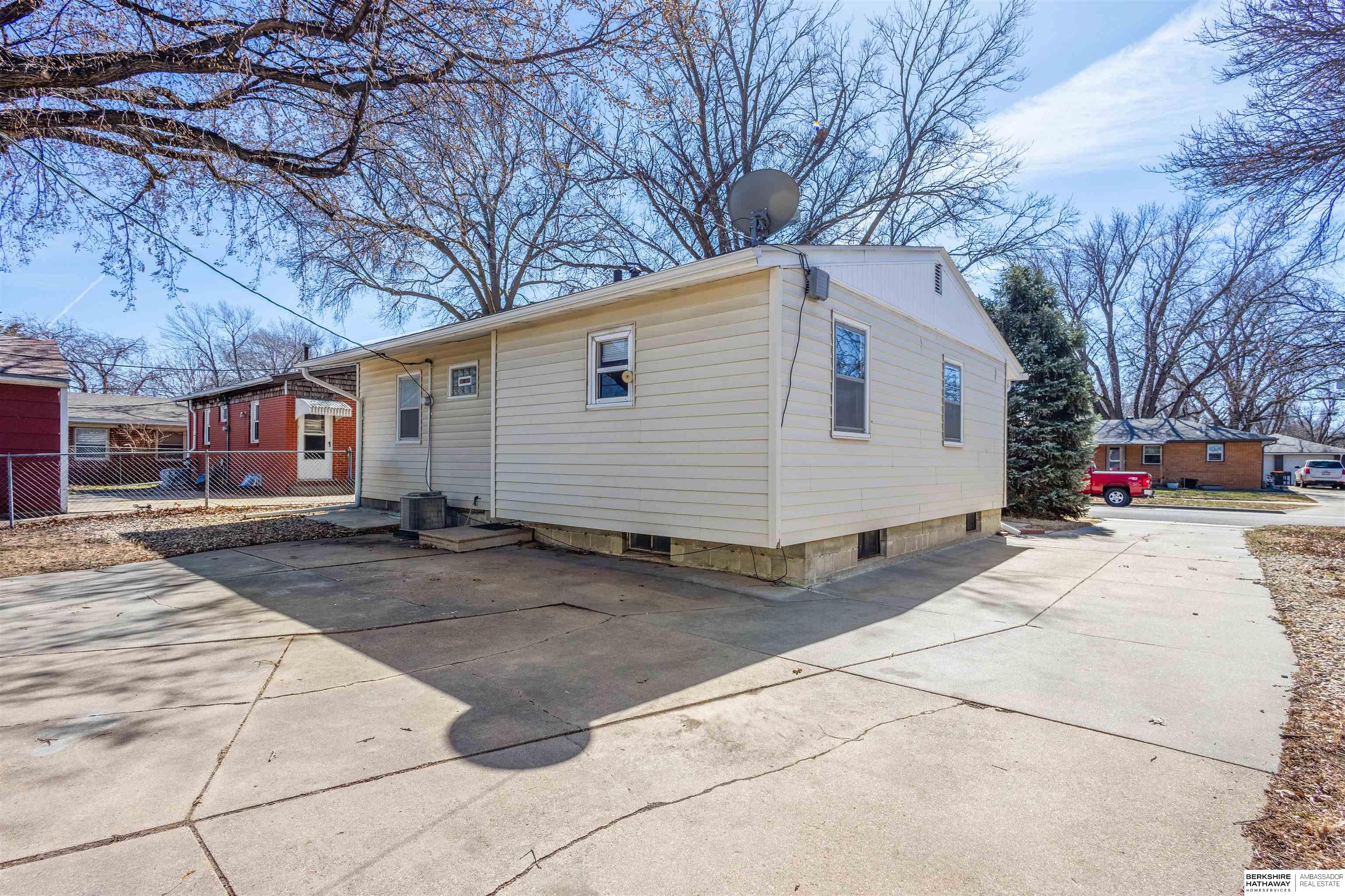 5230 Ervin Street, Lincoln, NE, 68504