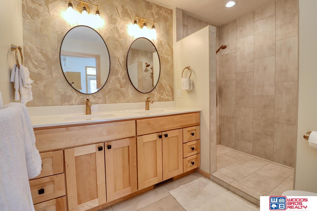 6925 Forest Lake Boulevard, Lincoln, NE, 68516