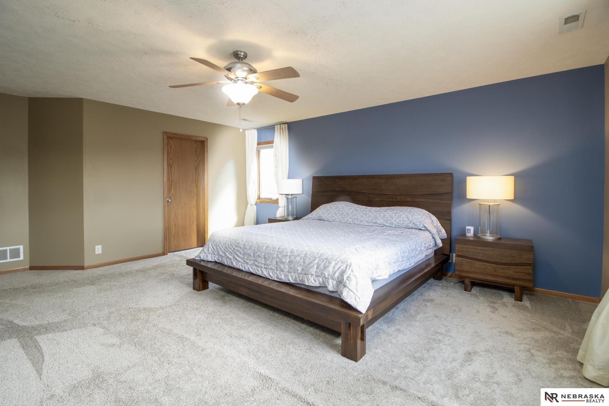 19330 H Street, Omaha, NE, 68135