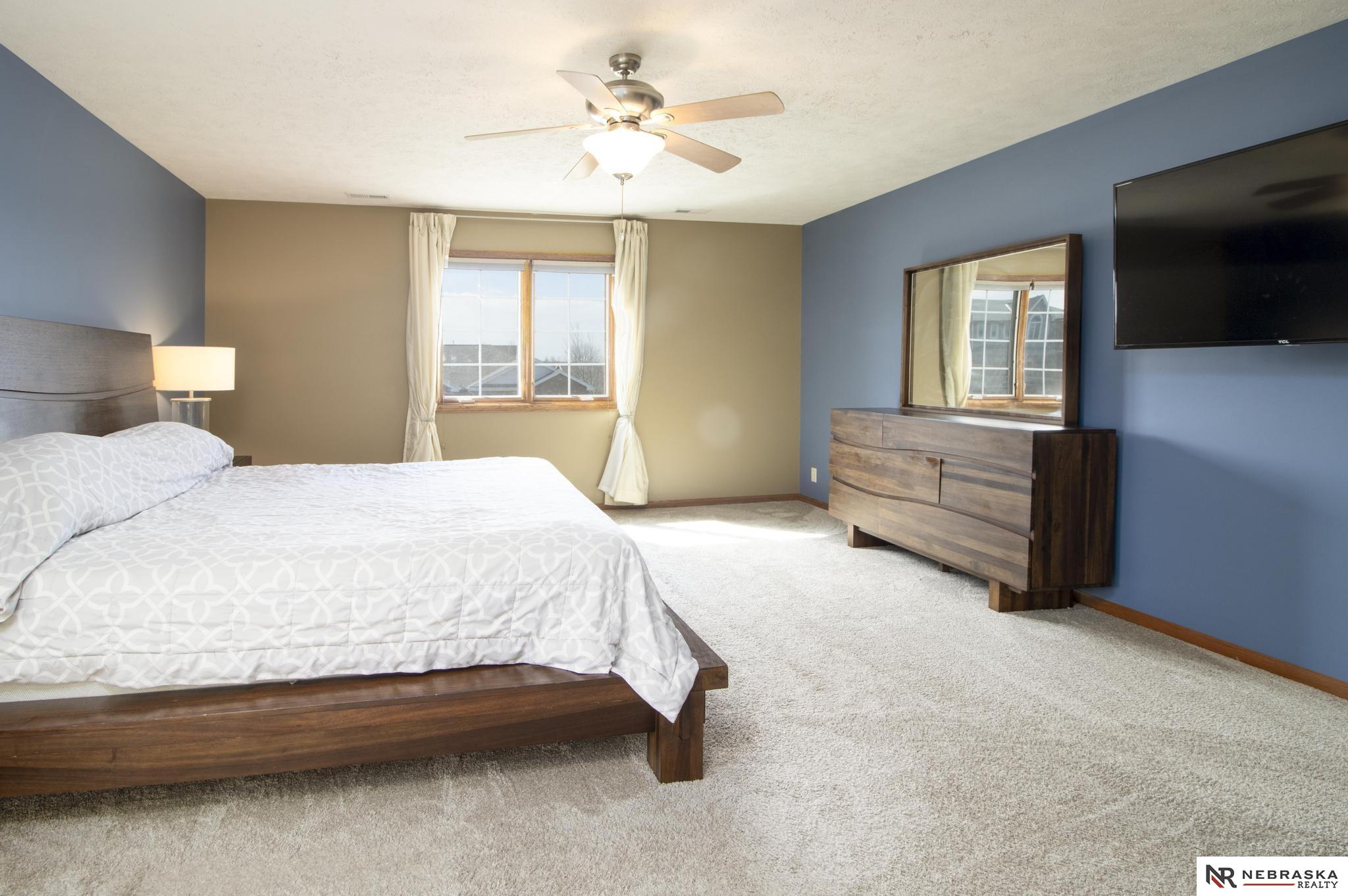 19330 H Street, Omaha, NE, 68135