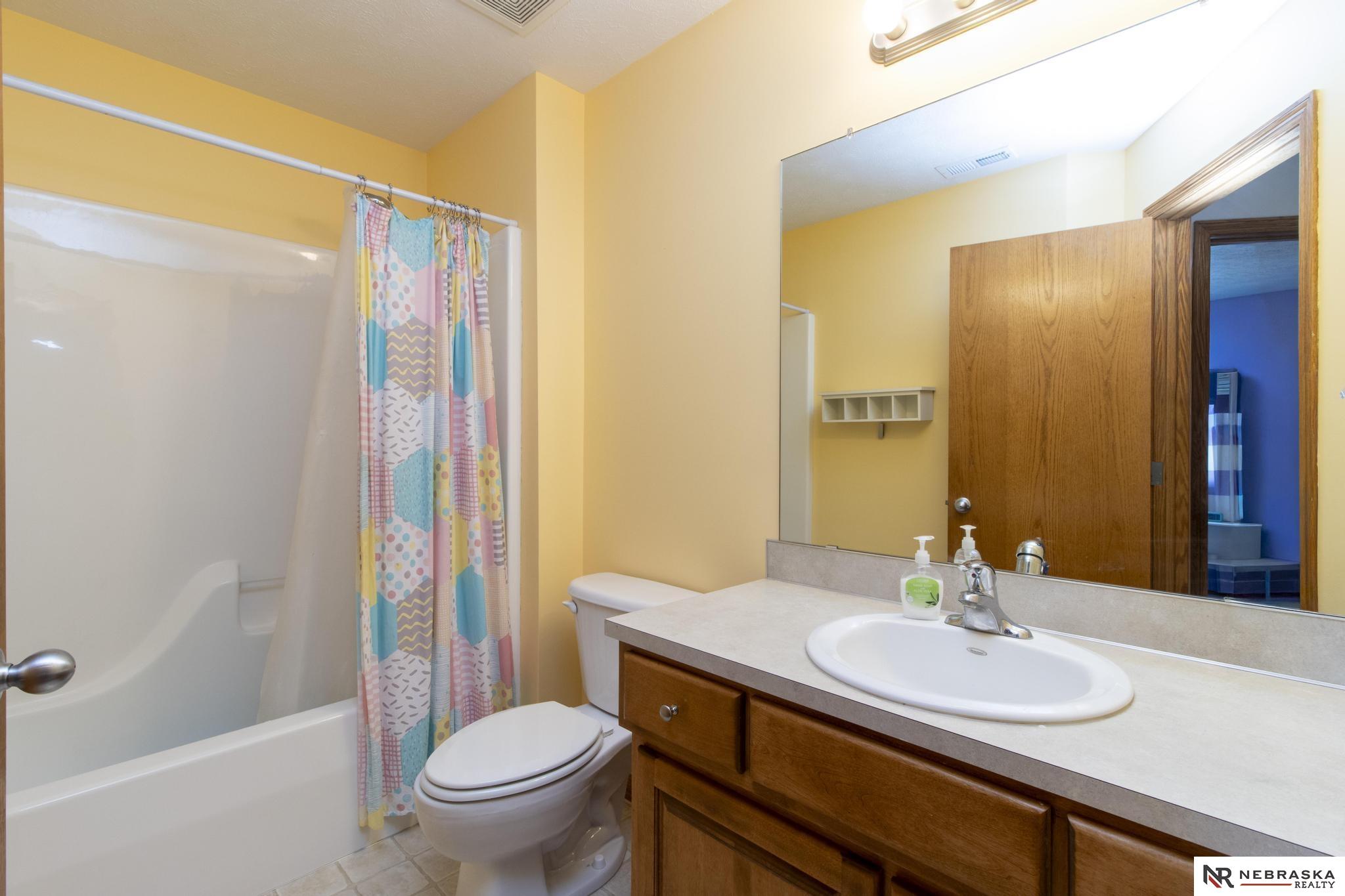 19330 H Street, Omaha, NE, 68135