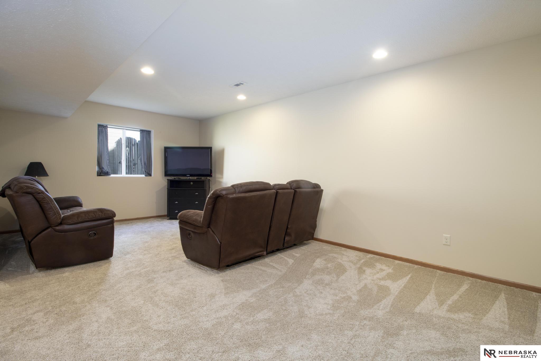 19330 H Street, Omaha, NE, 68135