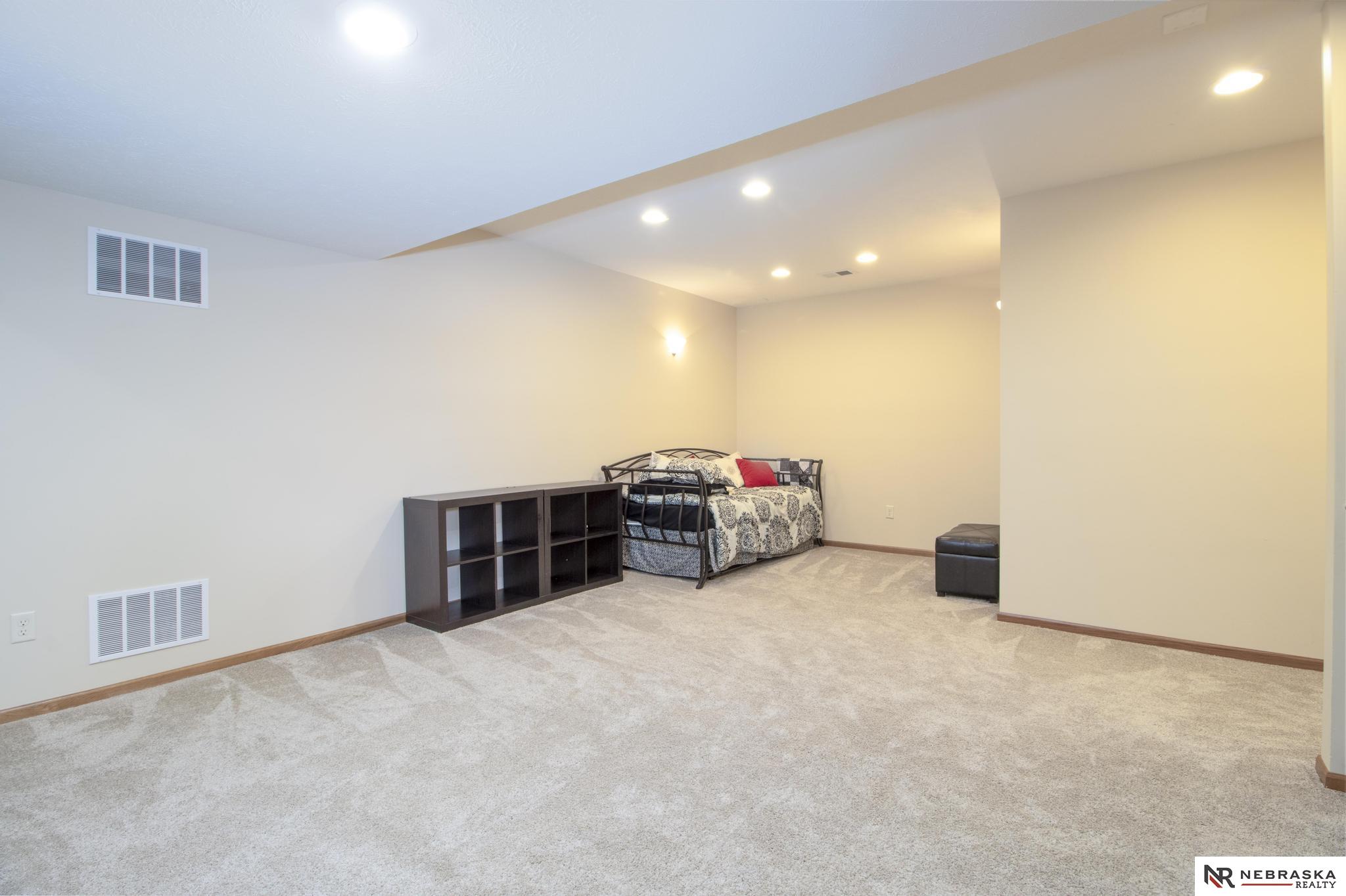 19330 H Street, Omaha, NE, 68135