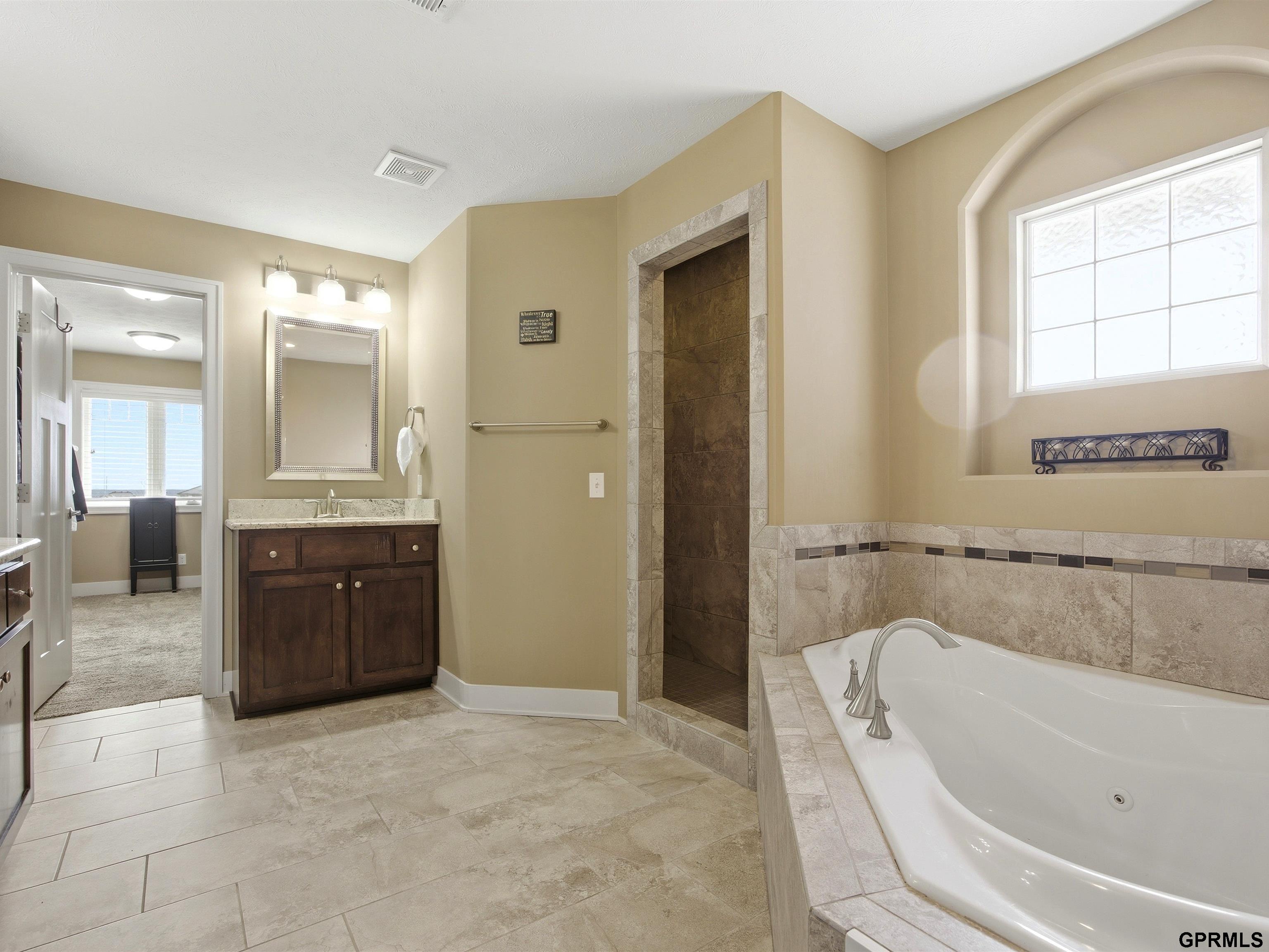 10106 123rd Avenue, Papillion, NE, 68046