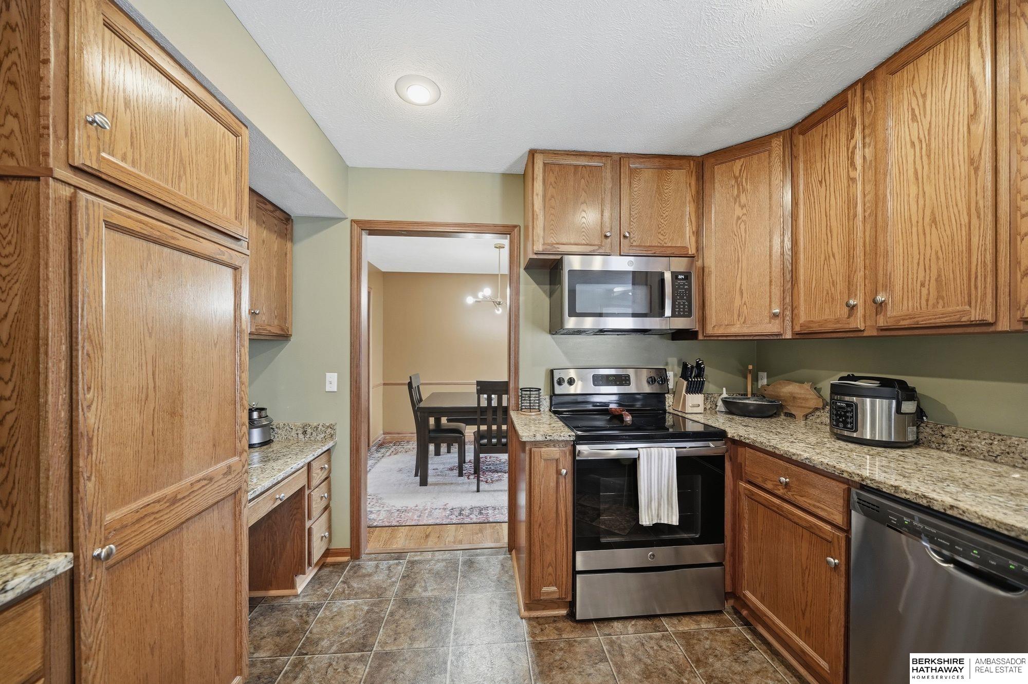 2820 Crown Pointe Circle, Lincoln, NE, 68506