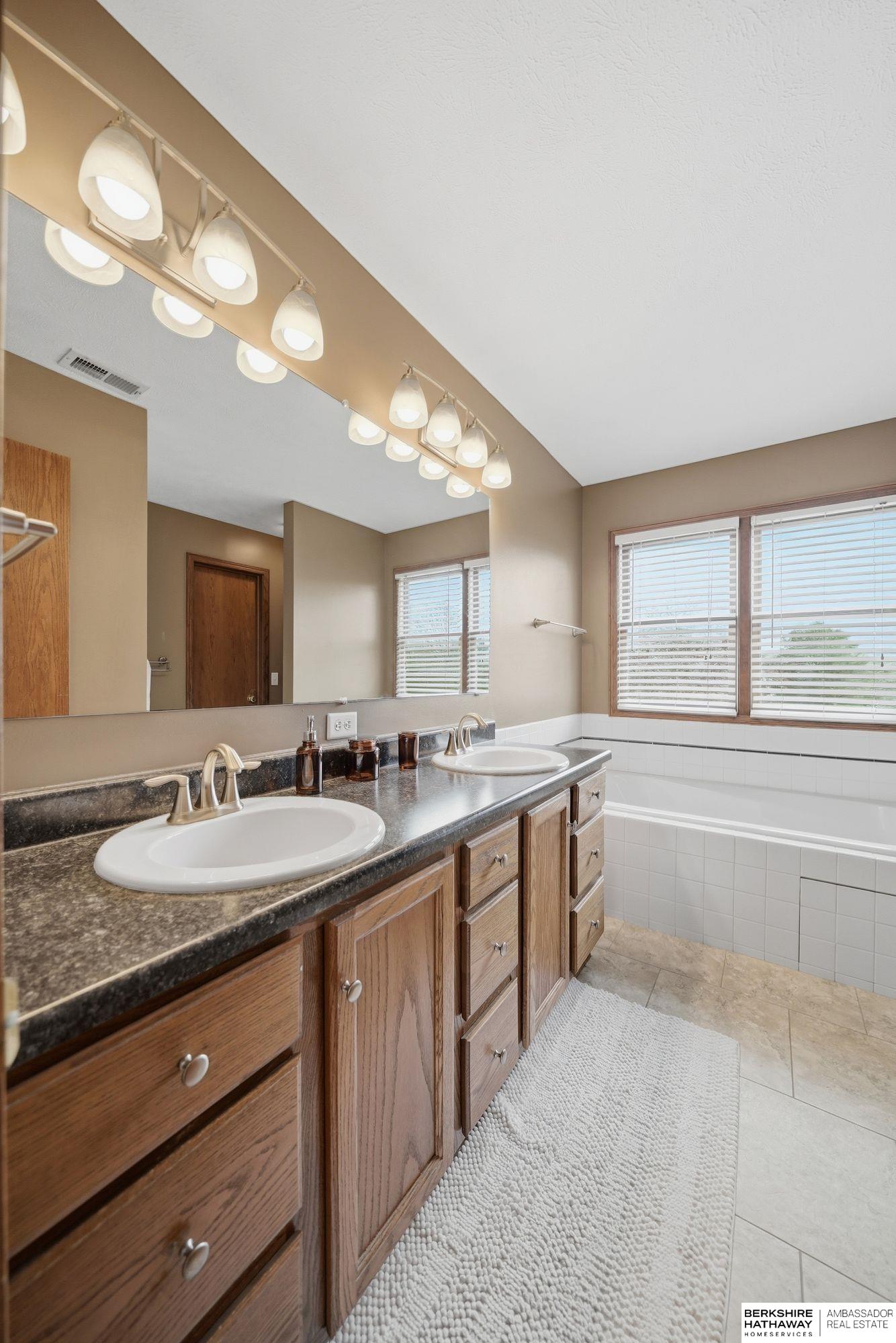 2820 Crown Pointe Circle, Lincoln, NE, 68506