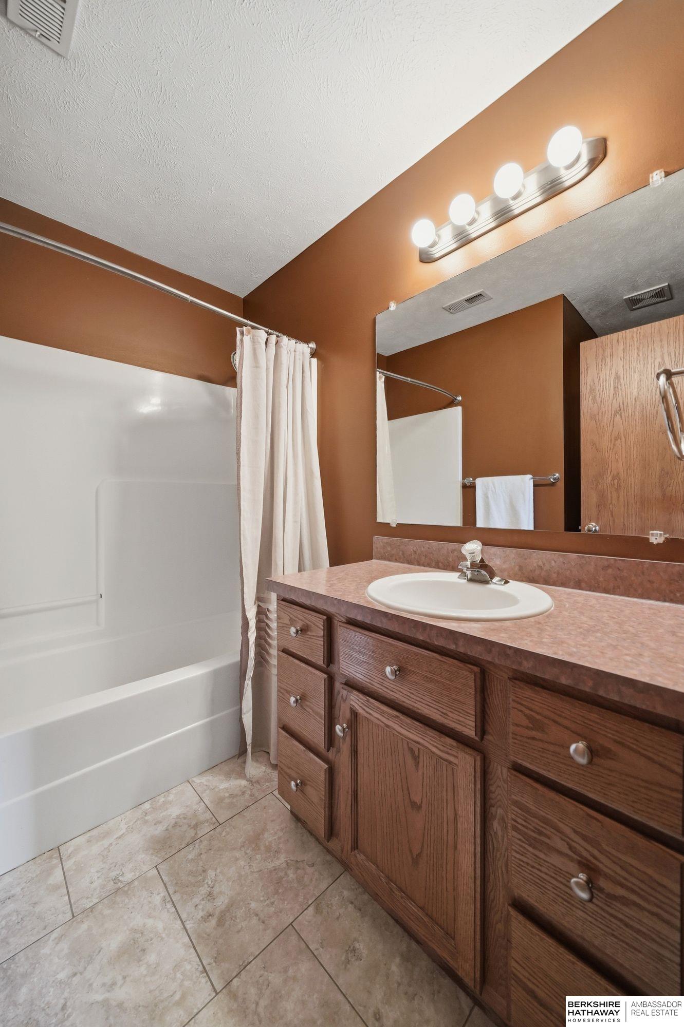 2820 Crown Pointe Circle, Lincoln, NE, 68506