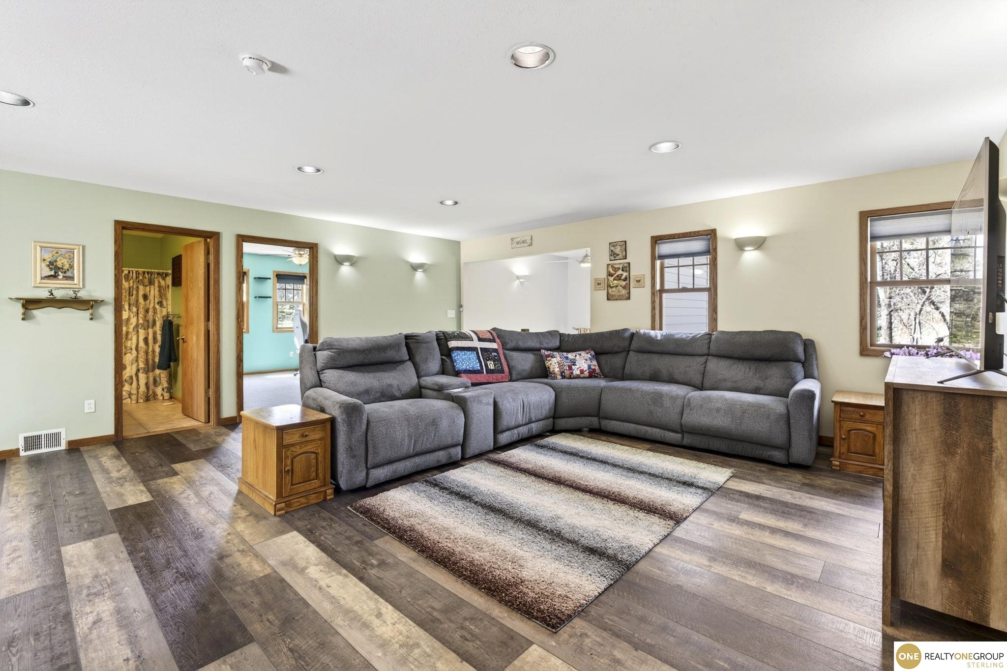 9678 Oak Valley Road, Blair, NE, 68008