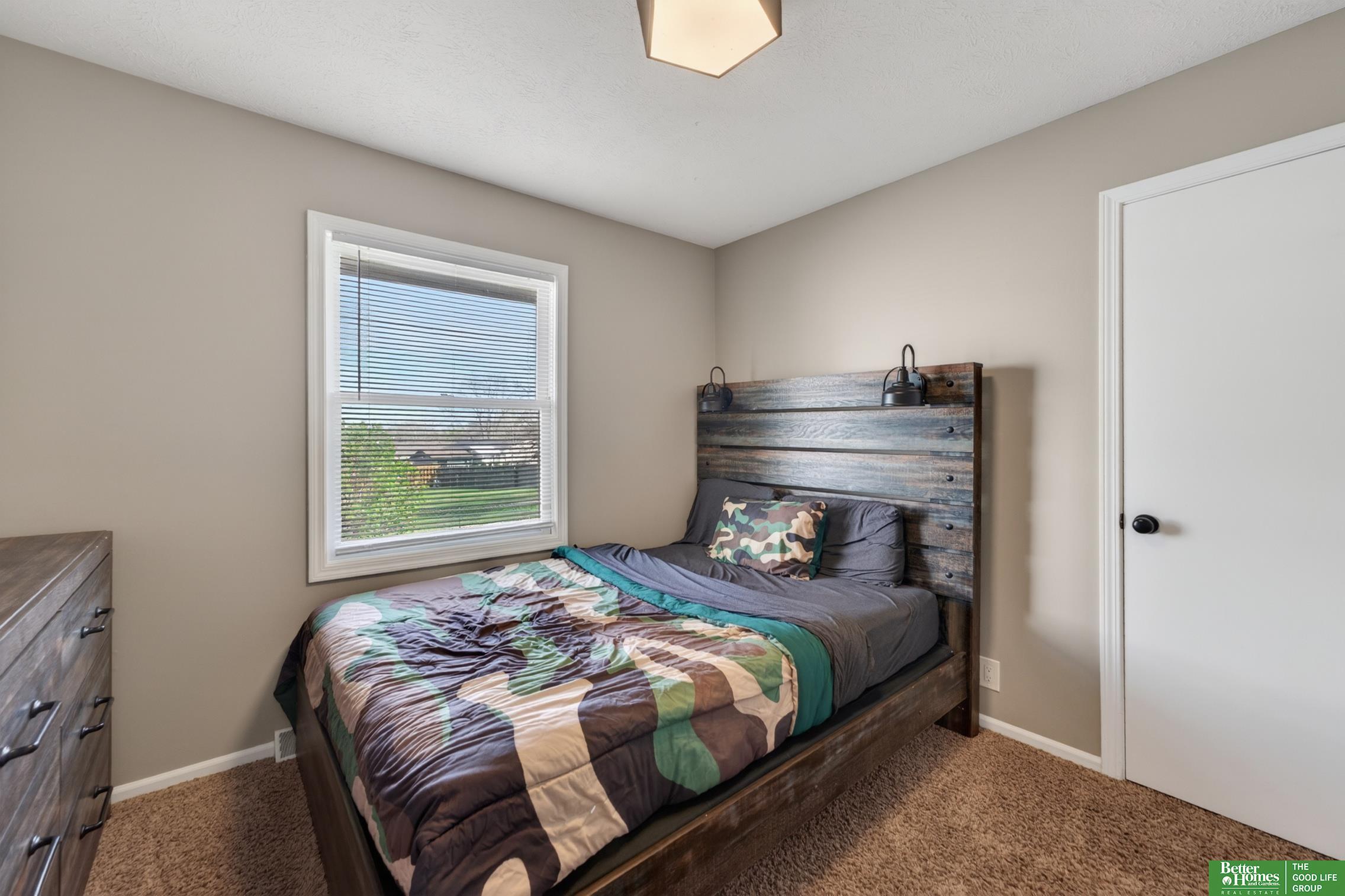 5940 137th Circle, Omaha, NE, 68137