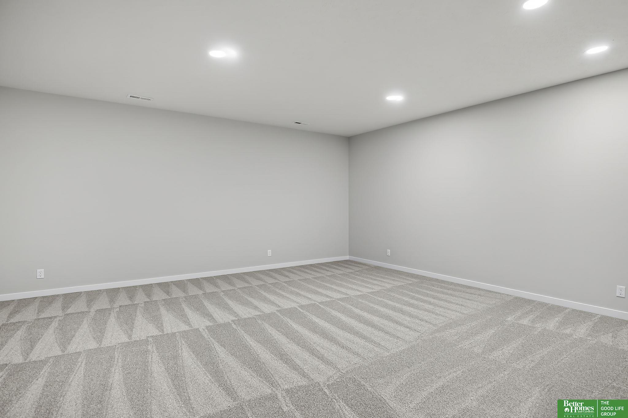 20944 Ellison Avenue, Elkhorn, NE, 68022