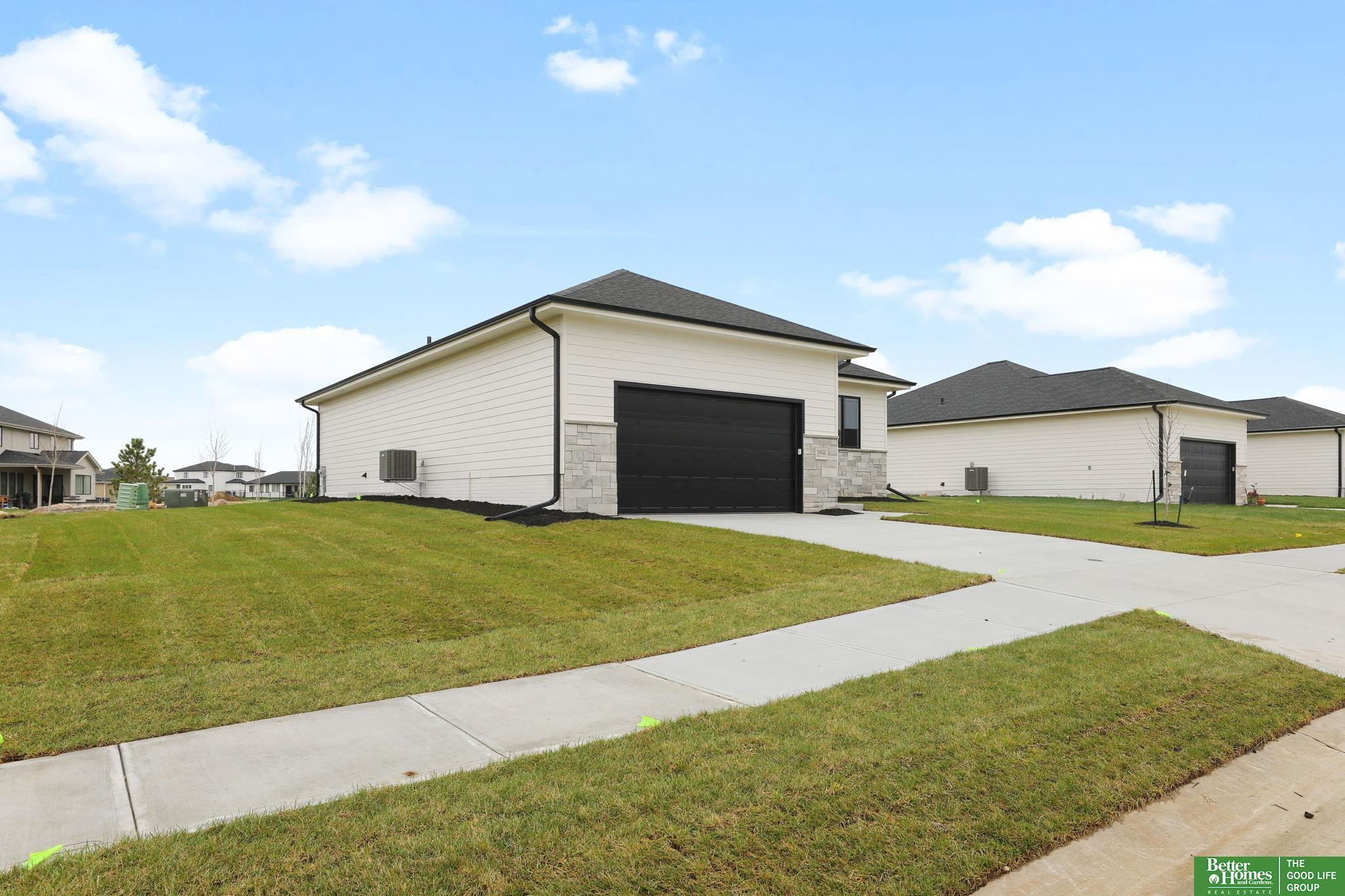 20944 Ellison Avenue, Elkhorn, NE, 68022