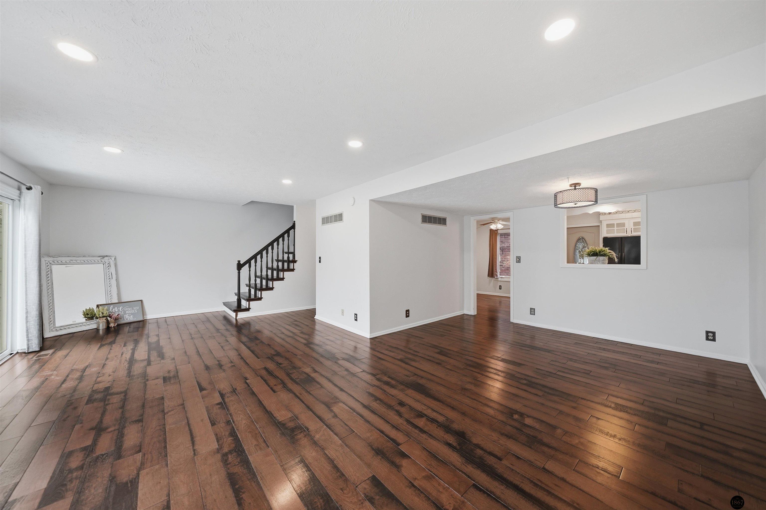 5852 Locust