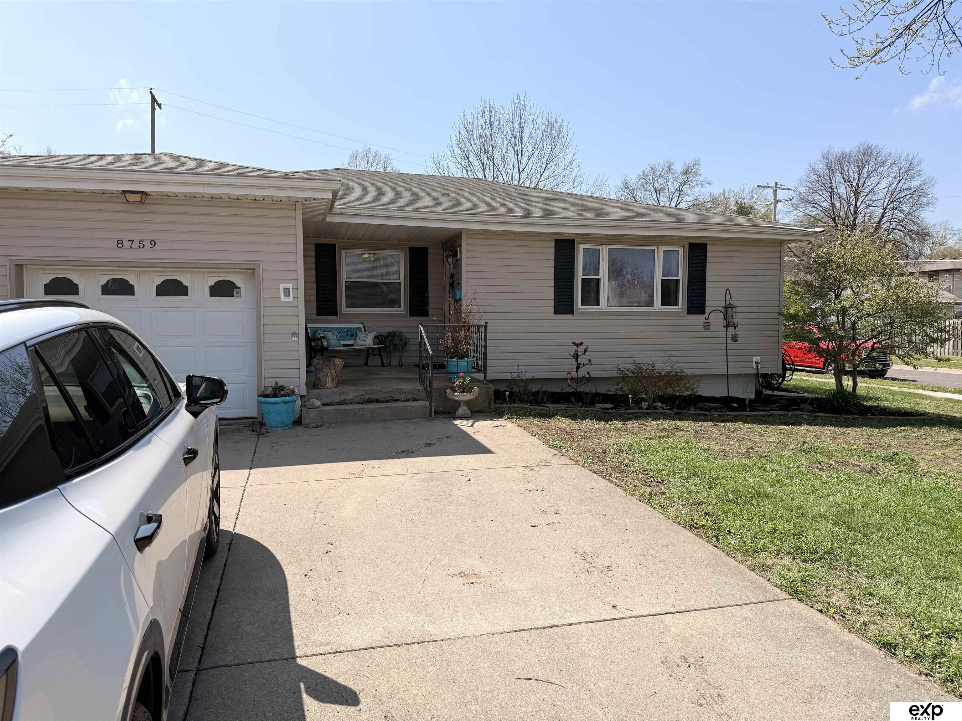 8759 Glenview Drive, La Vista, NE, 68128