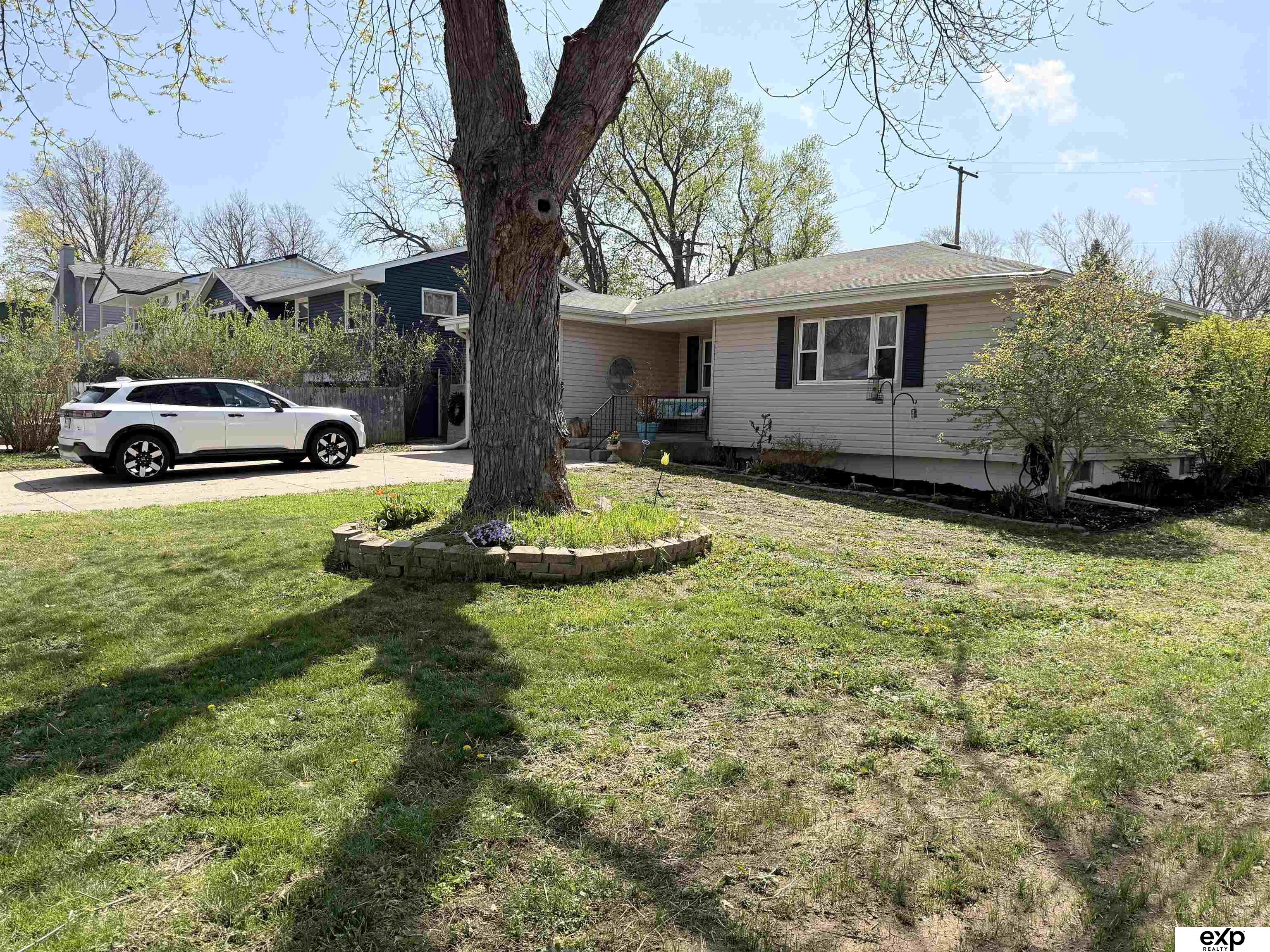 8759 S Glenview Drive, La Vista, NE, 68128