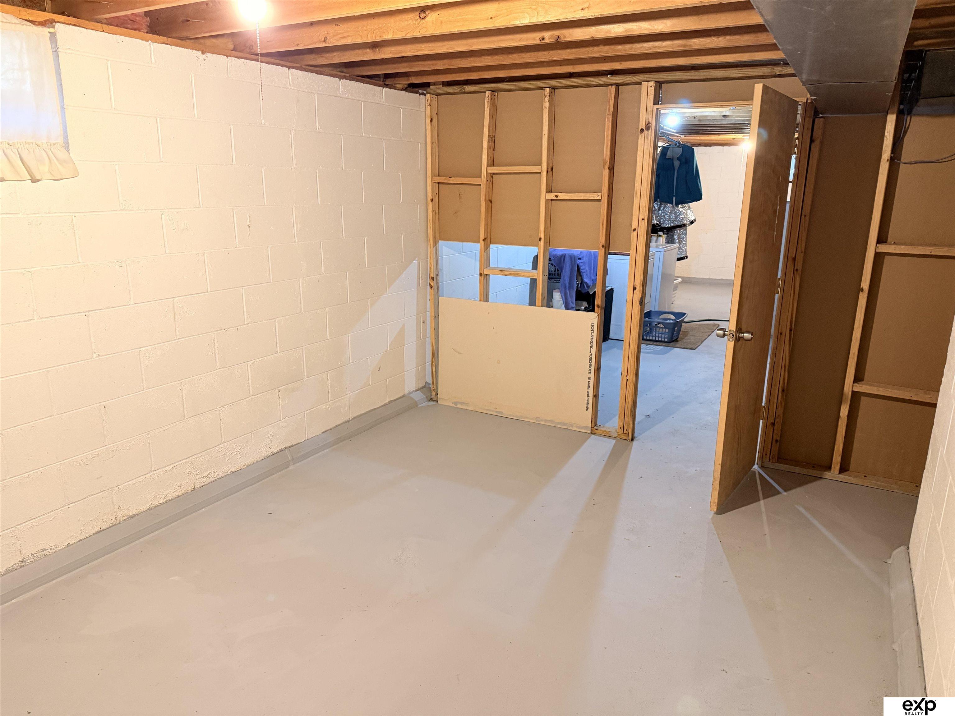 8759 S Glenview Drive, La Vista, NE, 68128