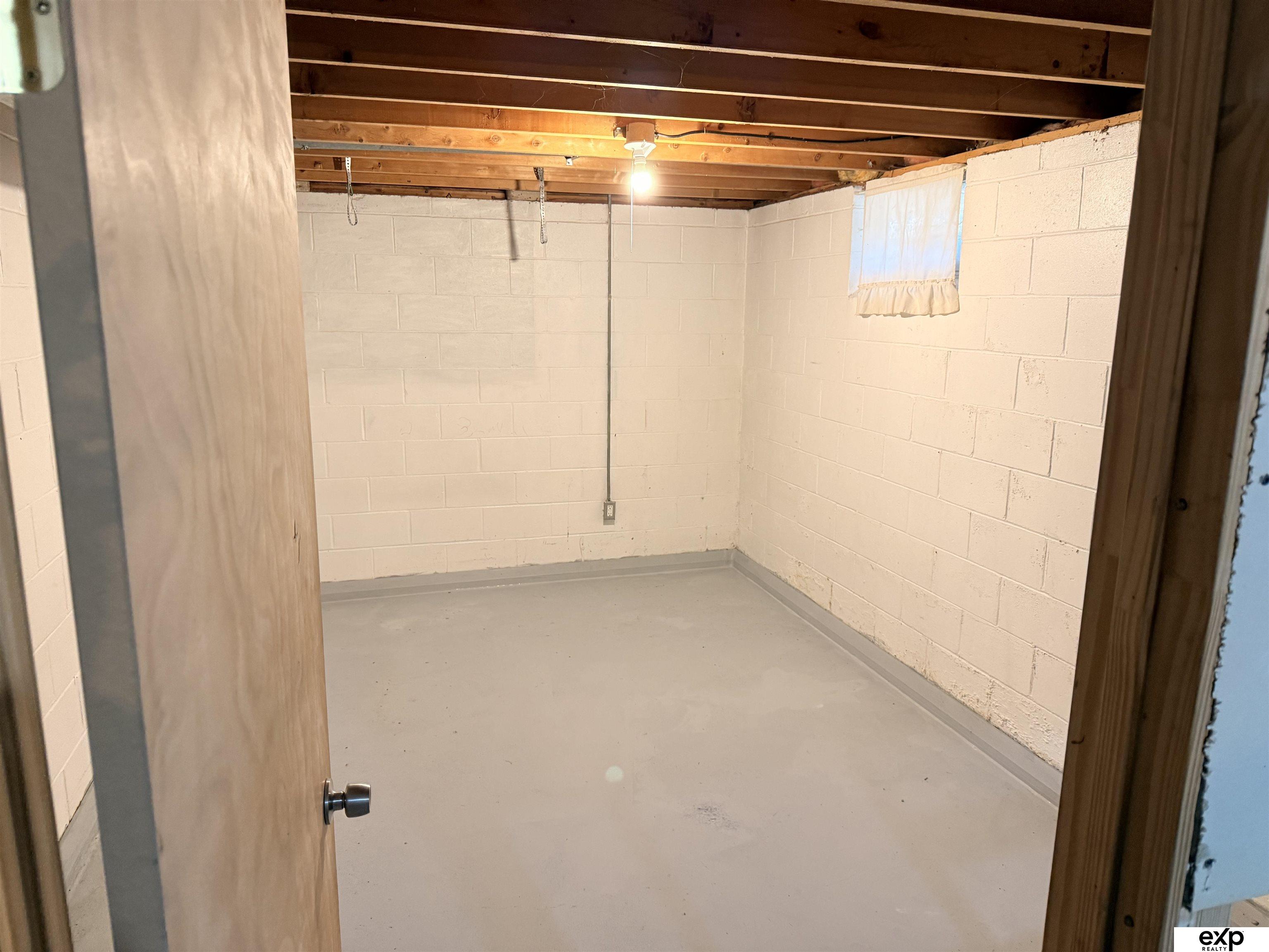 8759 S Glenview Drive, La Vista, NE, 68128