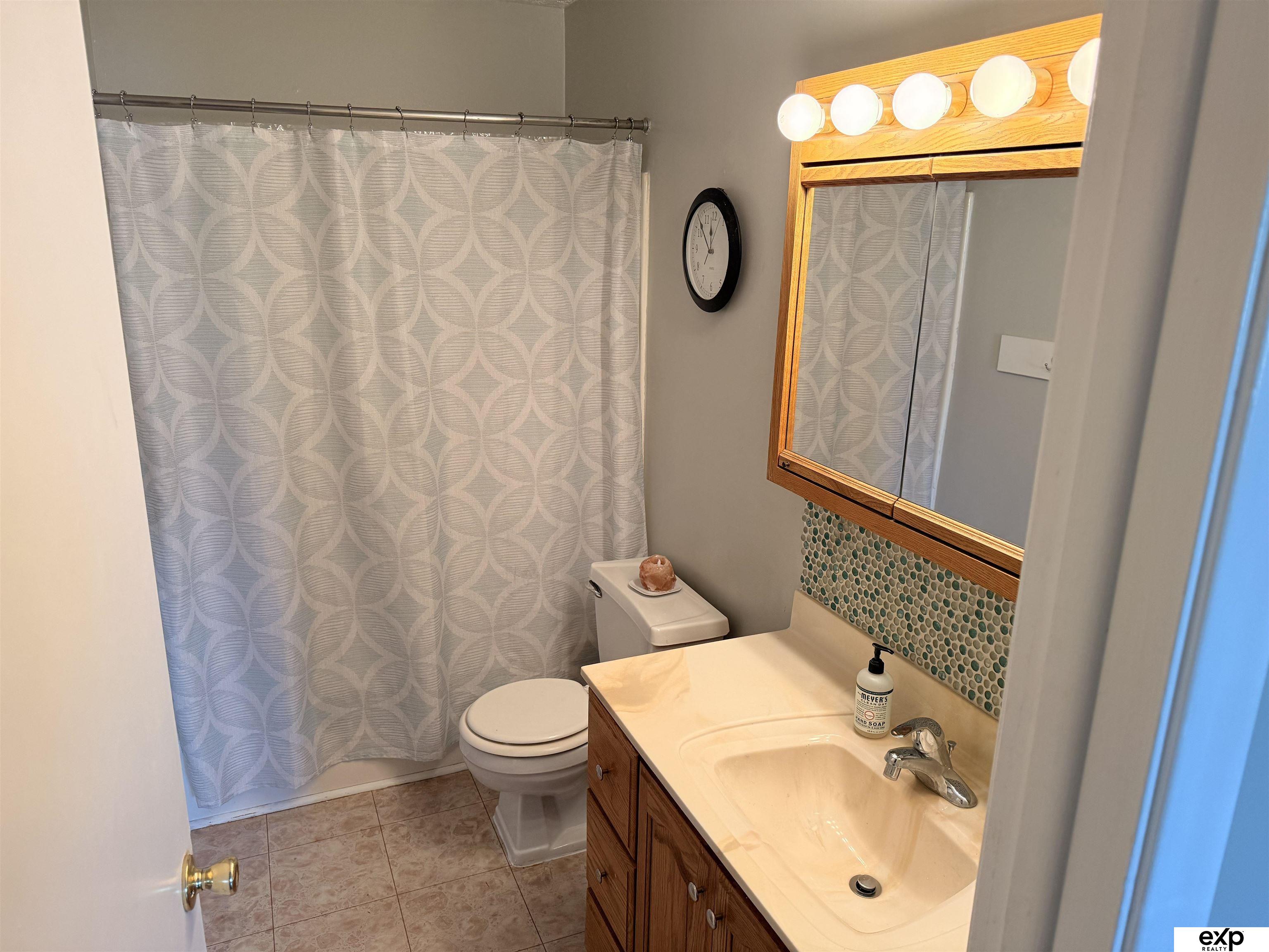 8759 S Glenview Drive, La Vista, NE, 68128