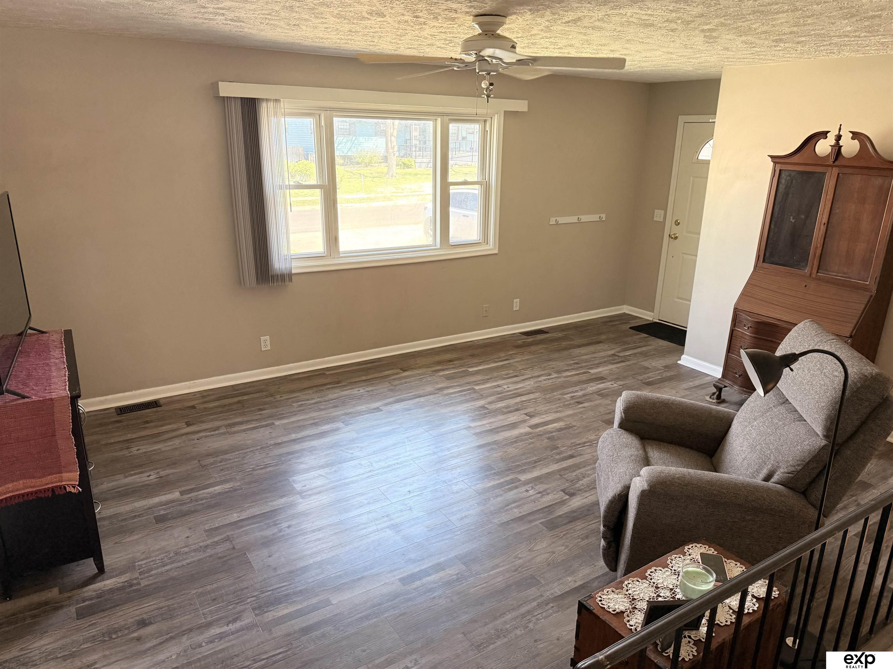 8759 S Glenview Drive, La Vista, NE, 68128