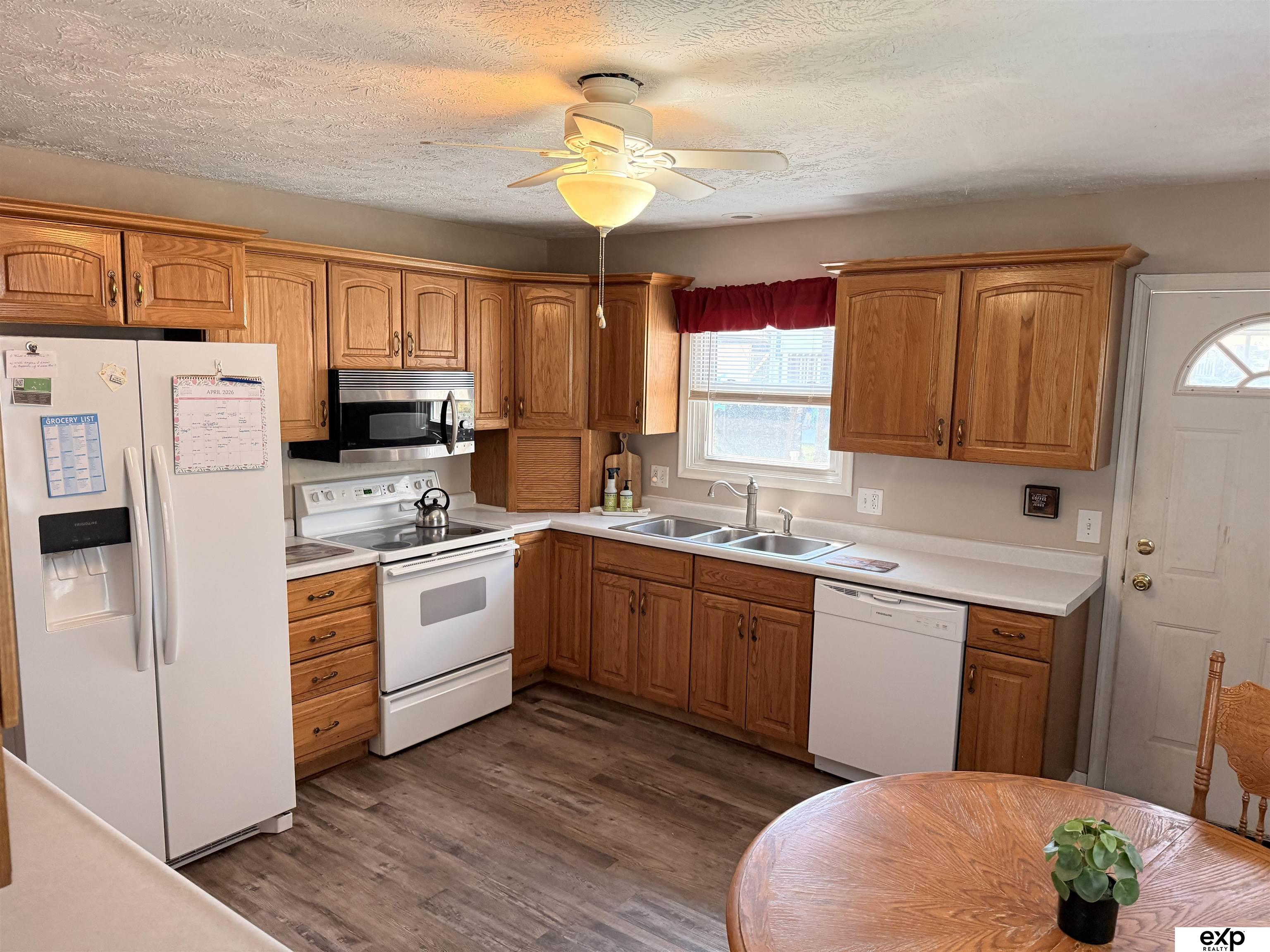 8759 S Glenview Drive, La Vista, NE, 68128