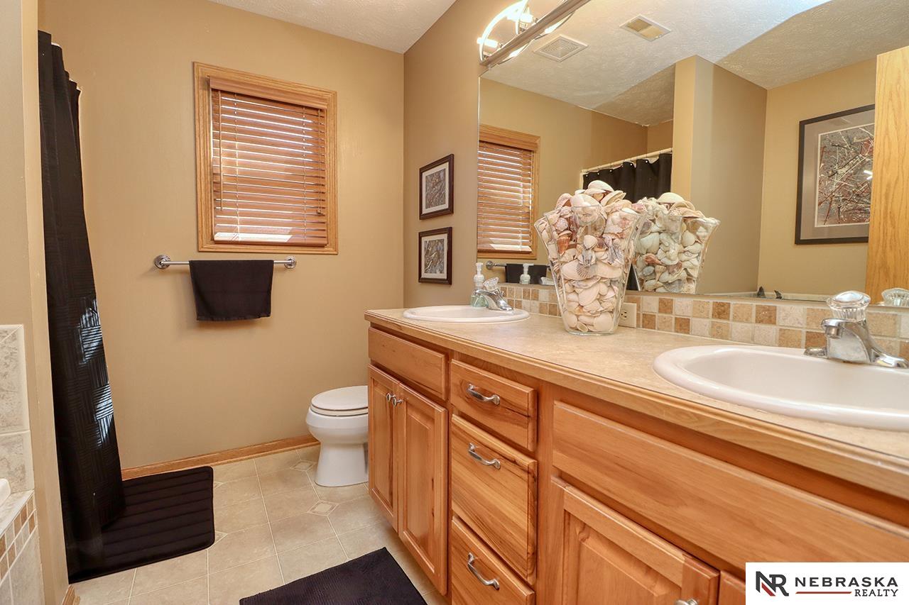 6151 Glass Ridge Drive, Lincoln, NE, 68526