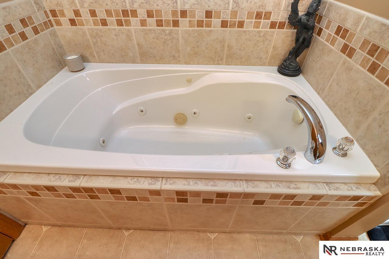 6151 Glass Ridge Drive, Lincoln, NE, 68526